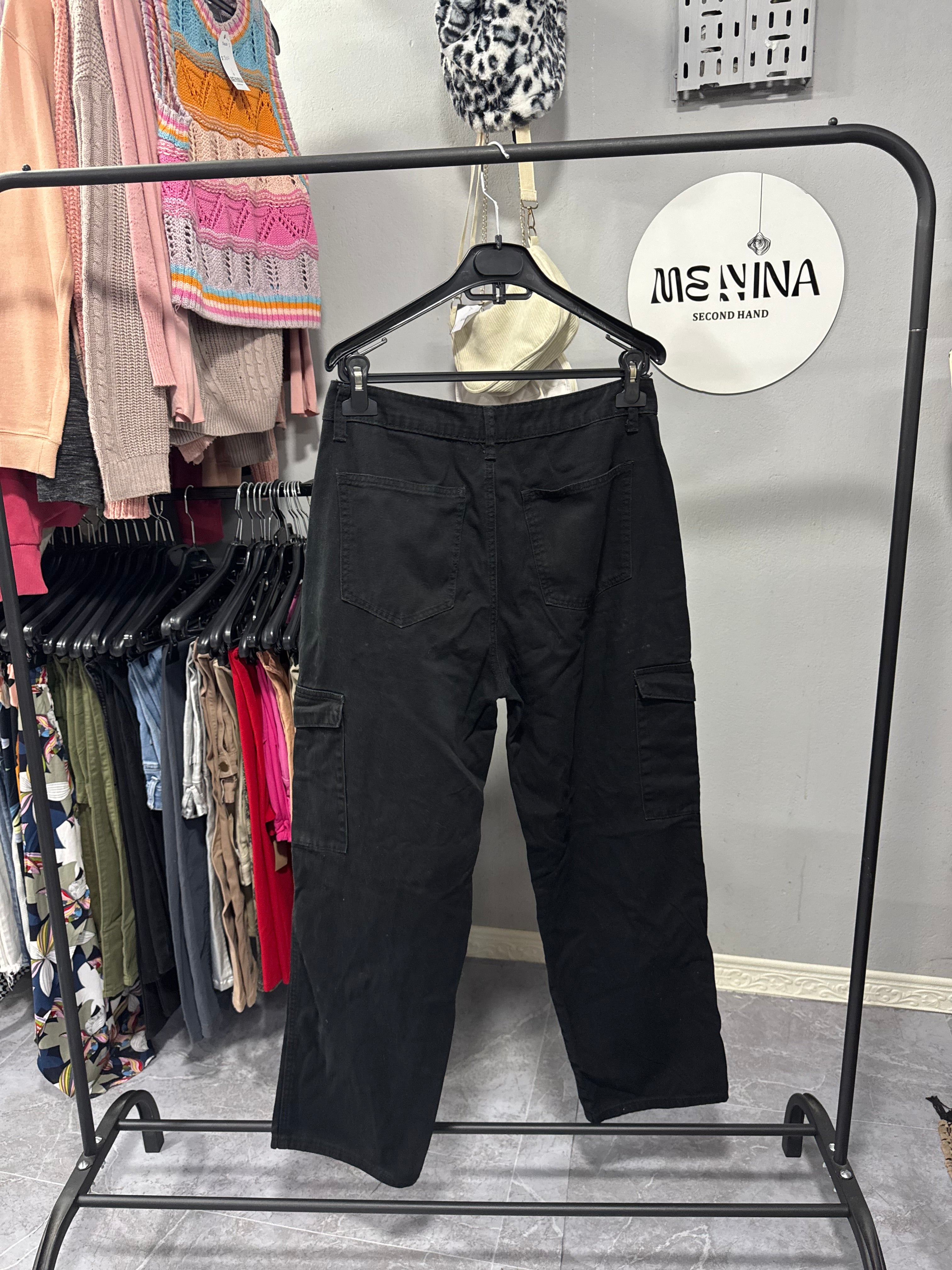 Pantalón negro cargo