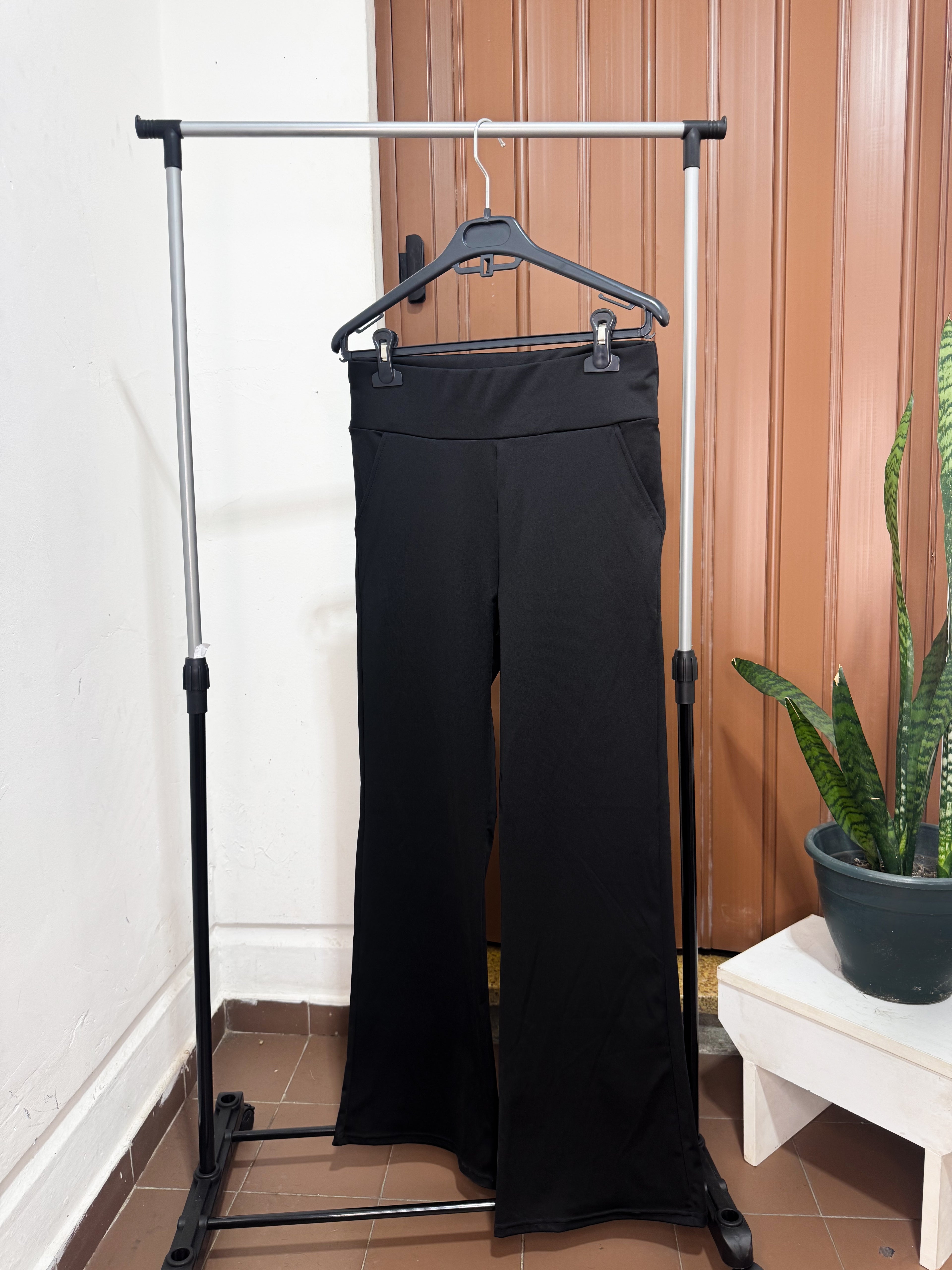 Pantalón negro tipo calza Oxford