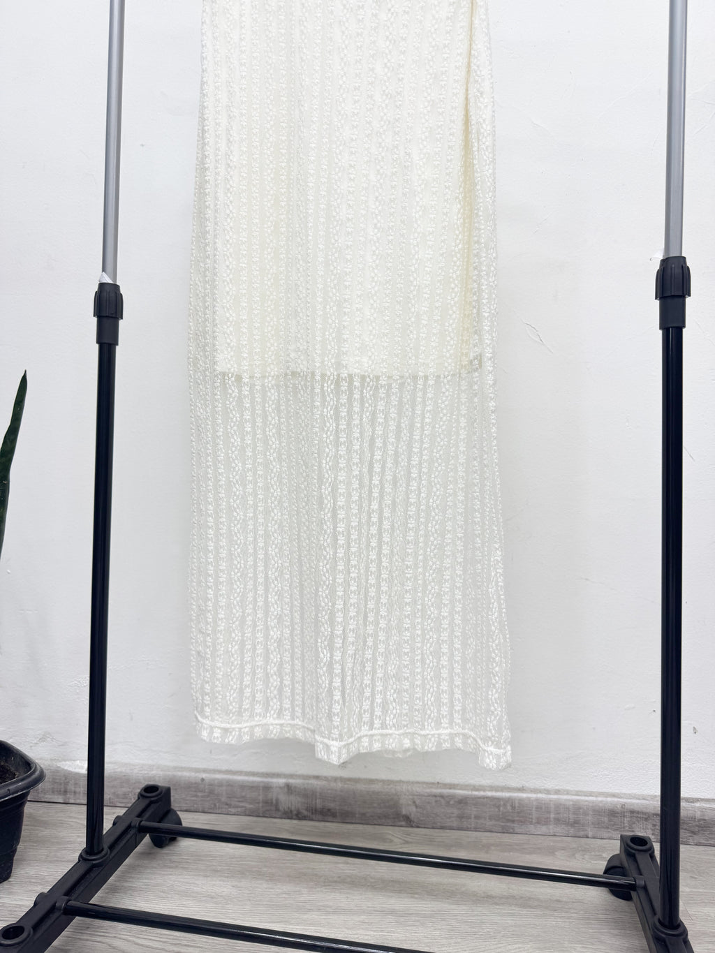 Pollera larga blanca calada