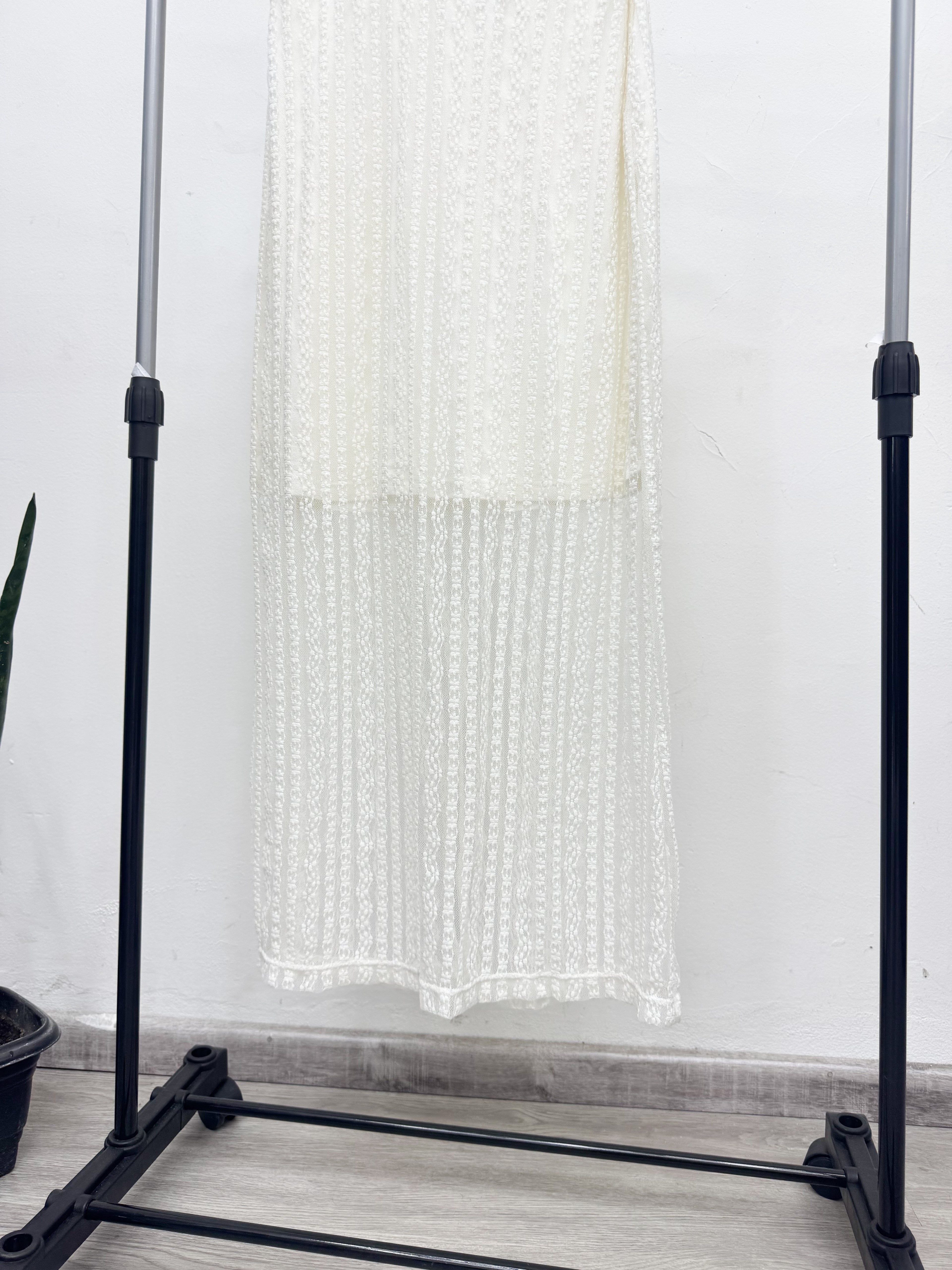 Pollera larga blanca calada