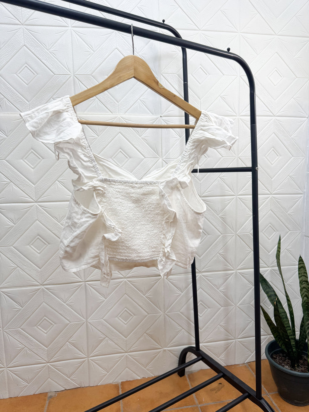 Top talle L blanco con volados