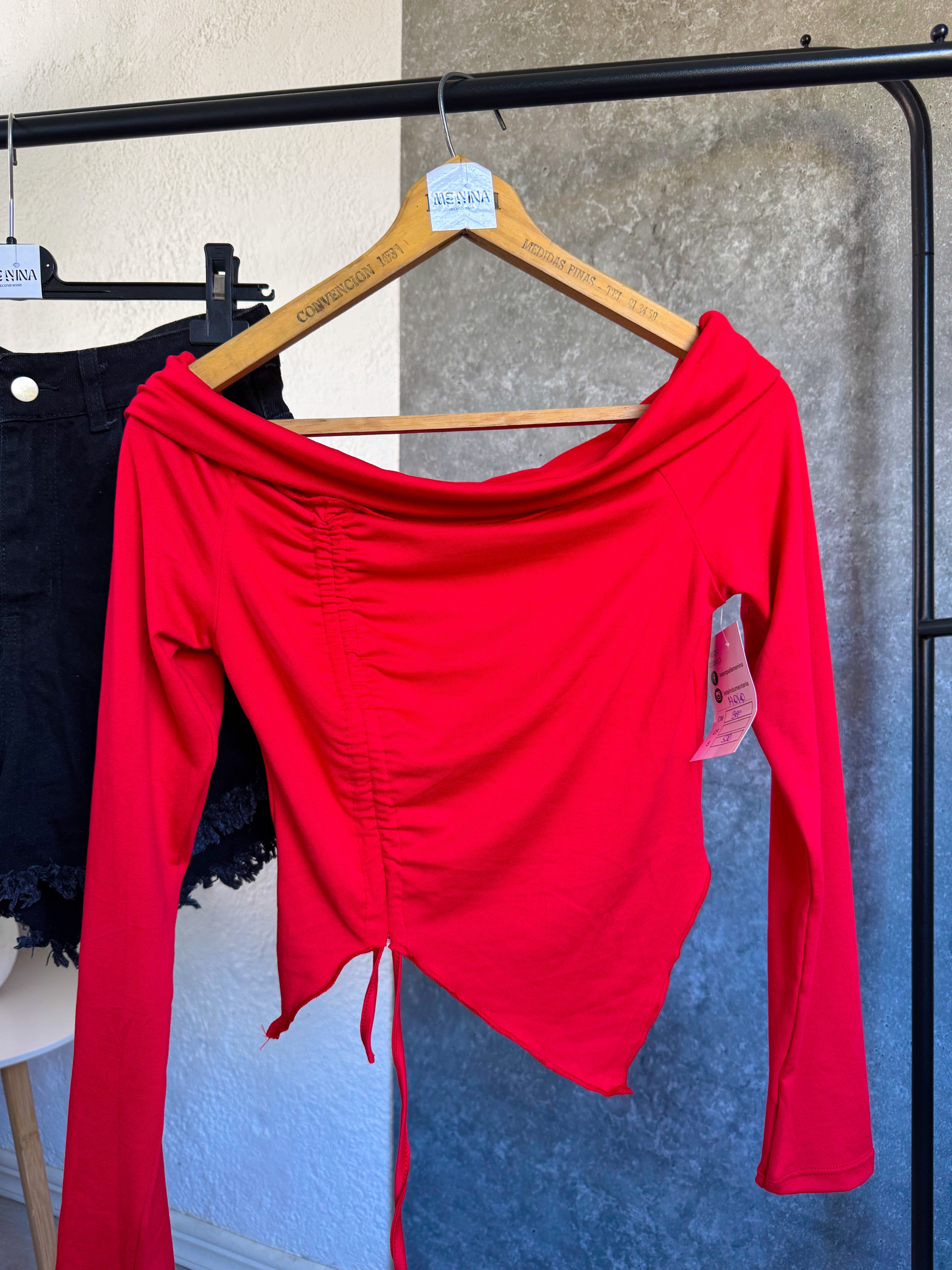 Top NUEVO rojo manga larga en pico con frunce