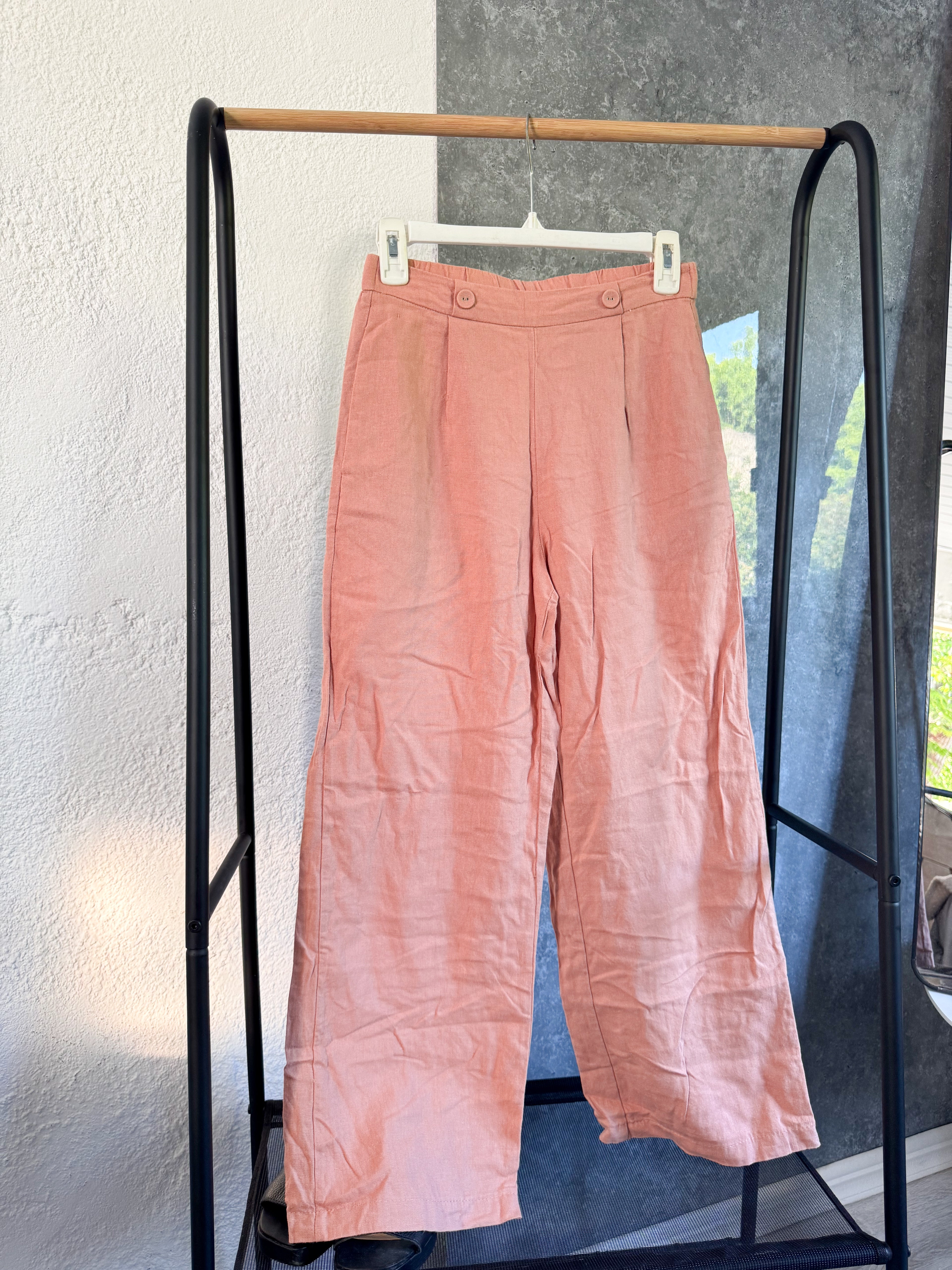 Pantalón tipo lino rosado