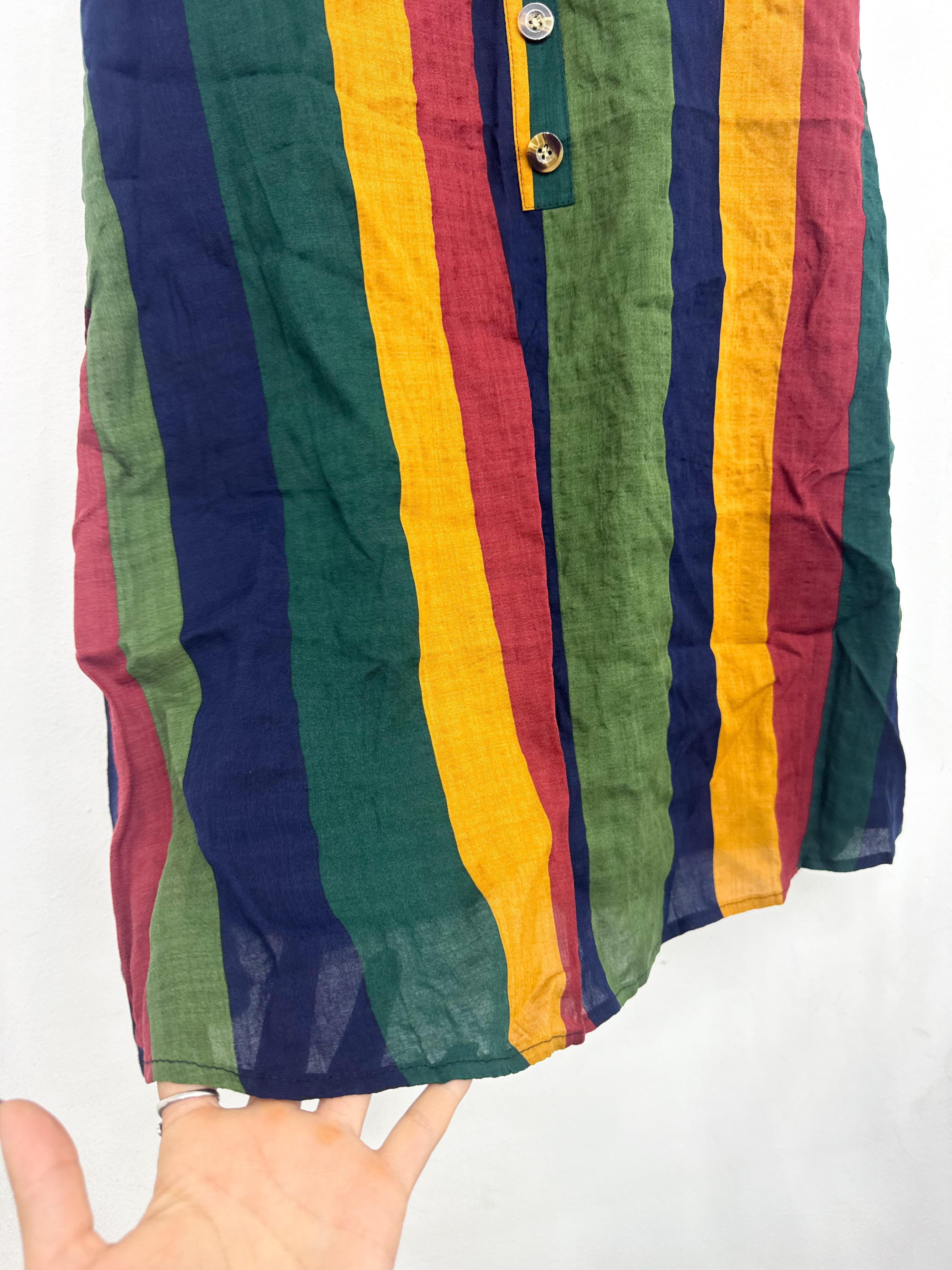 Vestido de colores con botones delanteros