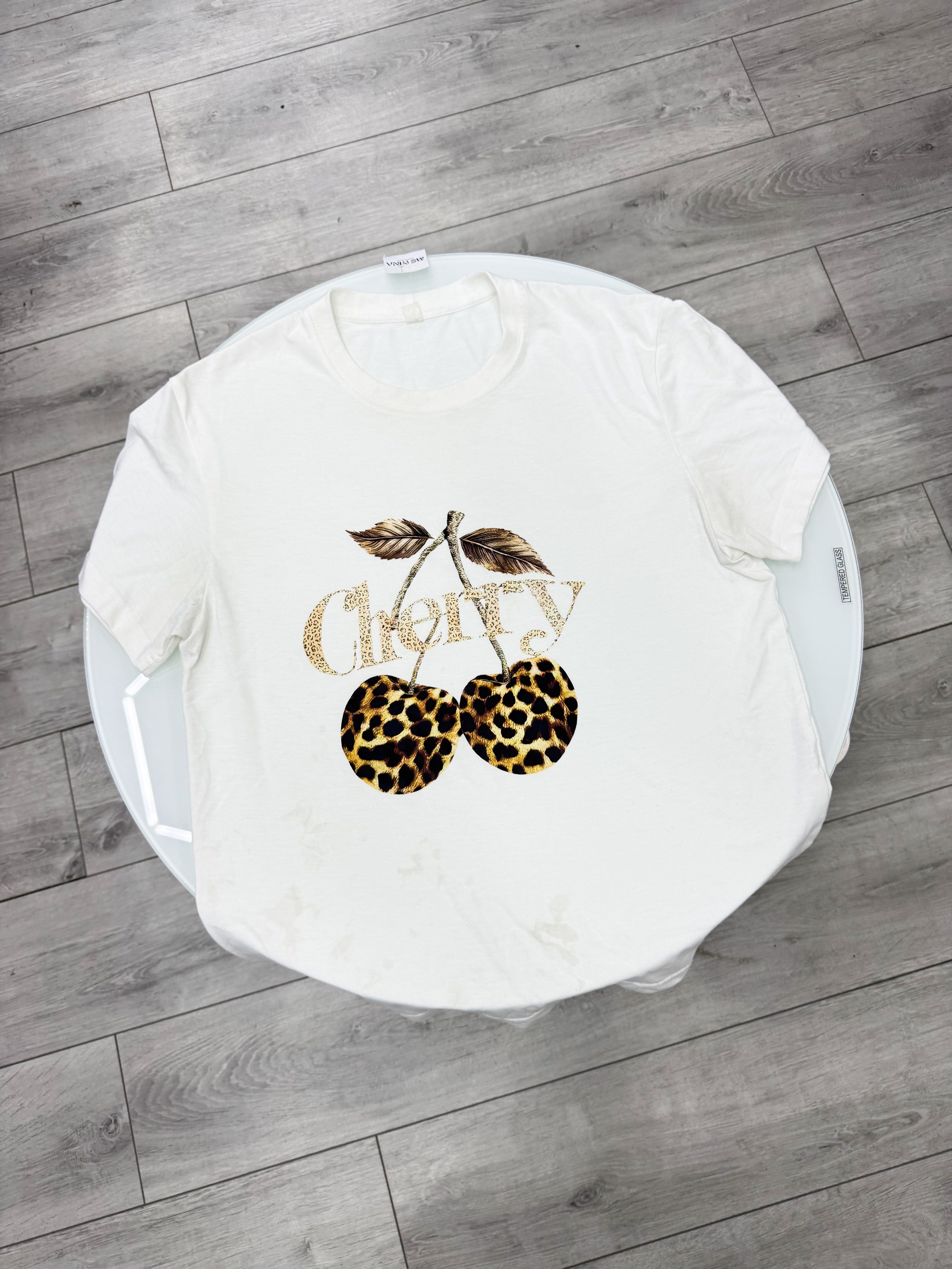 Remera cherry *con detalle