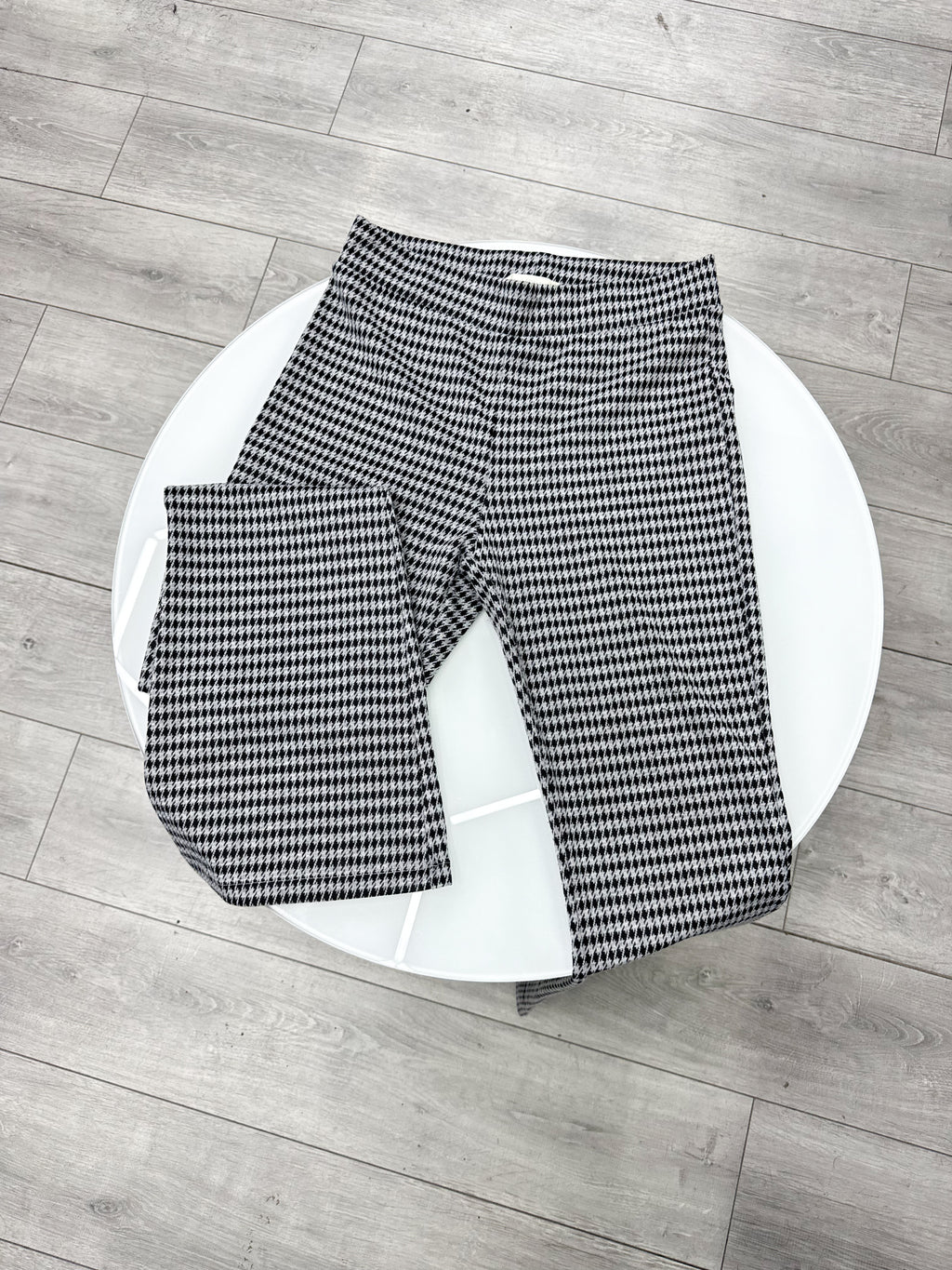 Pantalón ancho negro y blanco Mistral