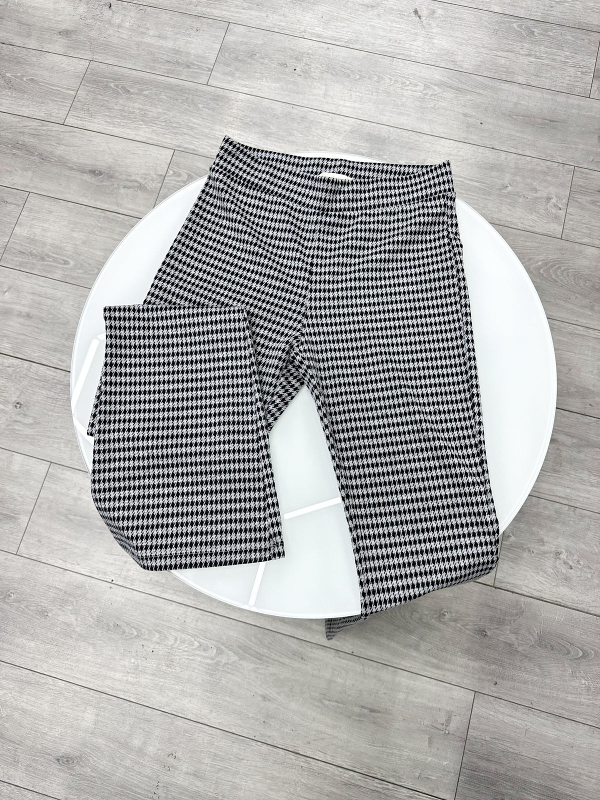 Pantalón ancho negro y blanco Mistral
