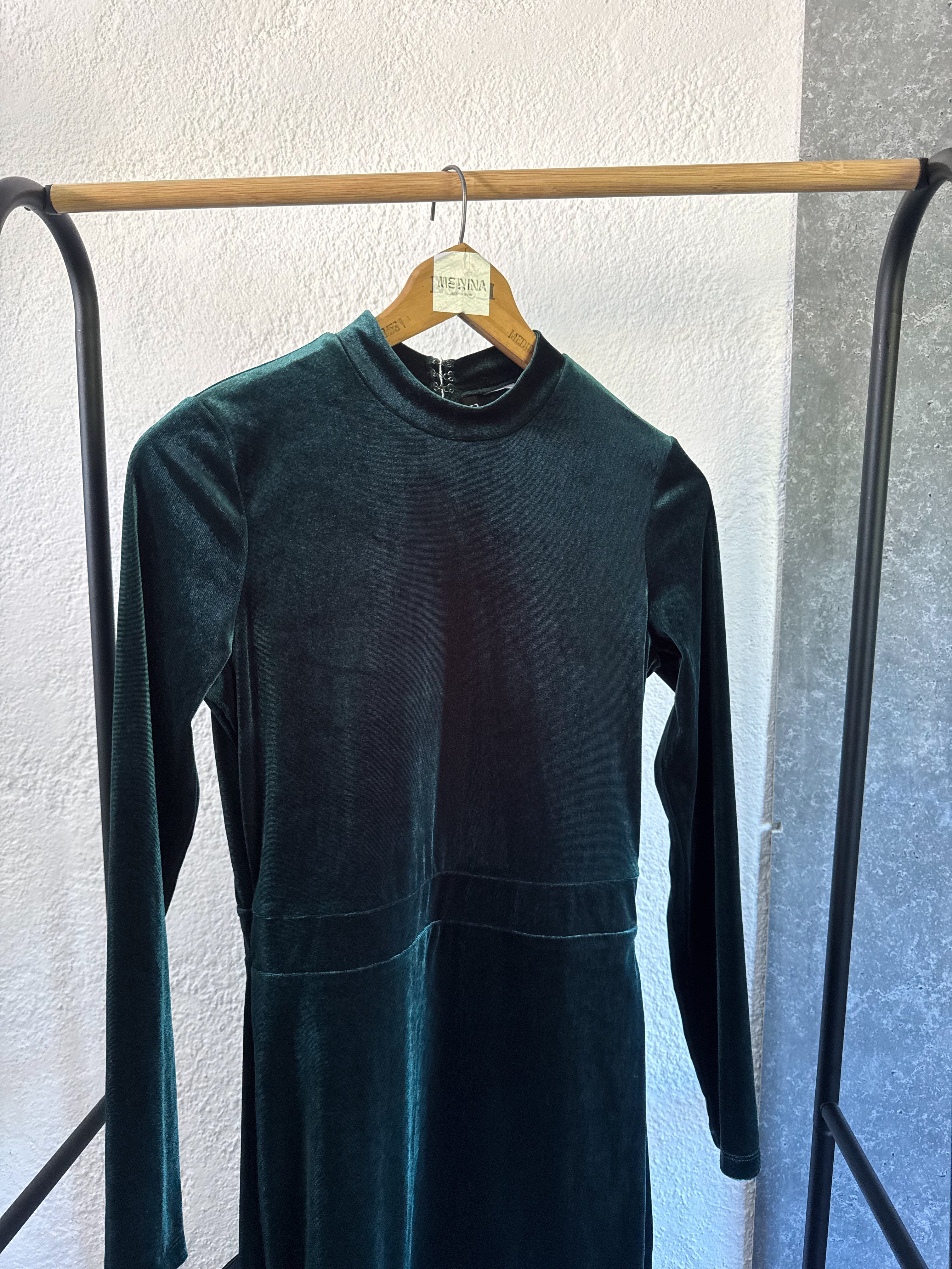 Vestido de terciopelo verde