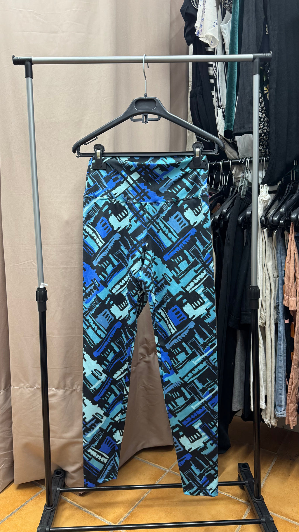 Calza gym azul y negra