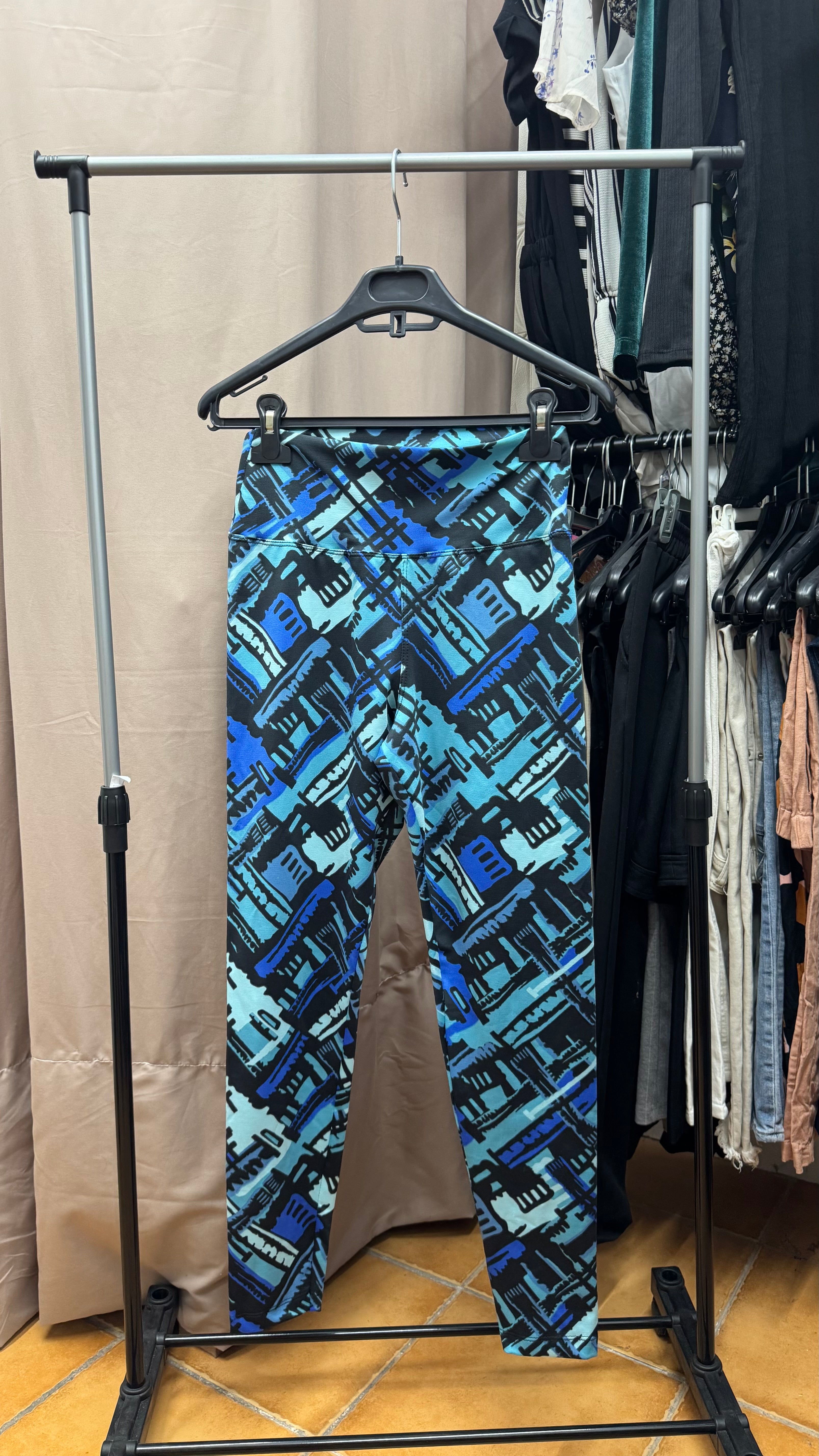 Calza gym azul y negra