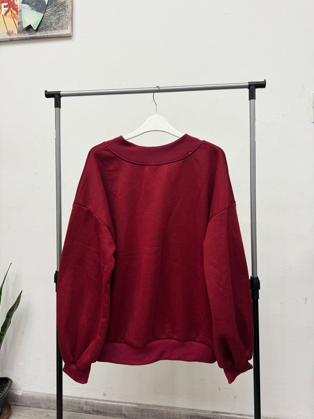 Buzo rojo escote V