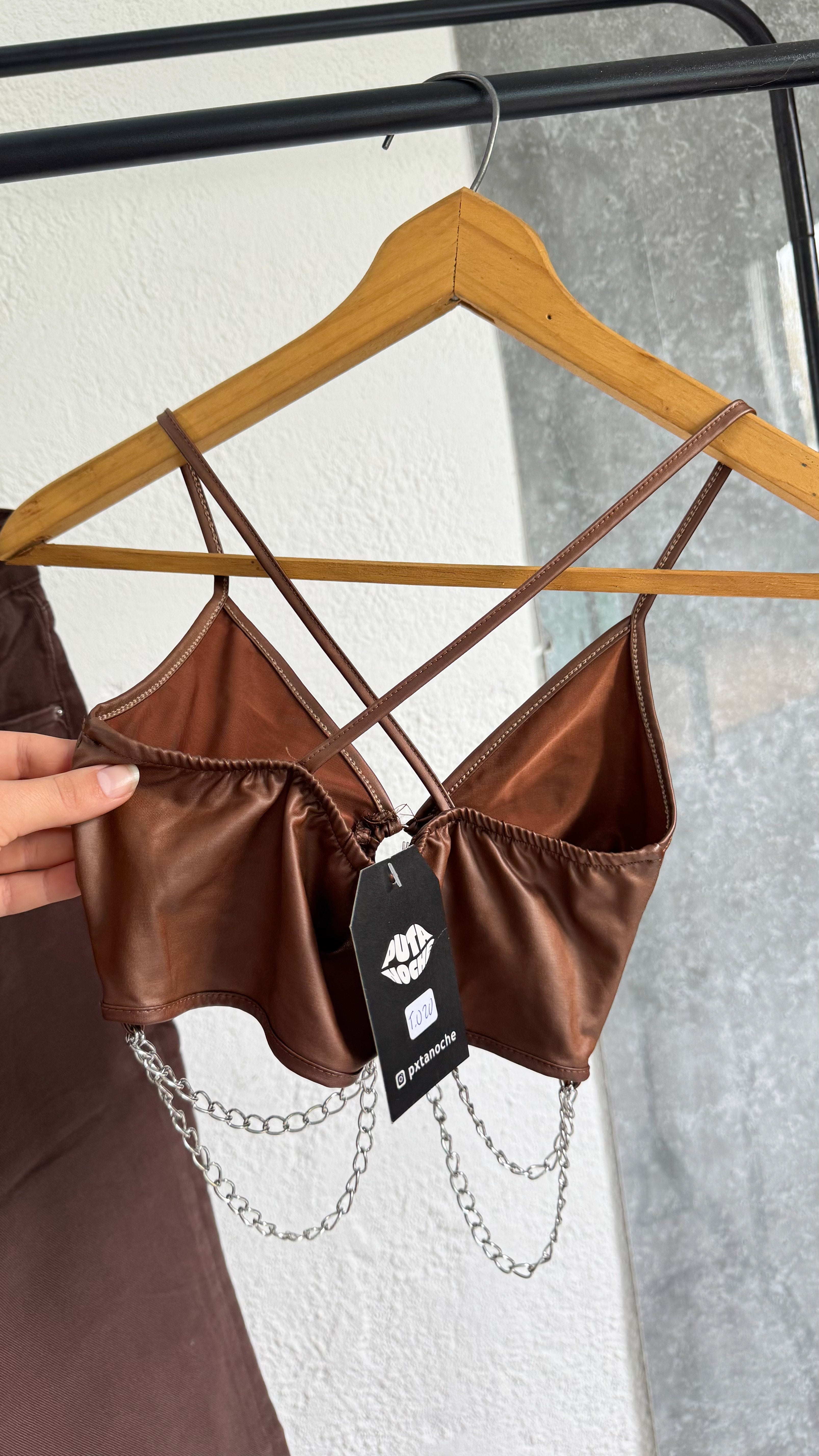 Top NUEVO marrón con cadenas