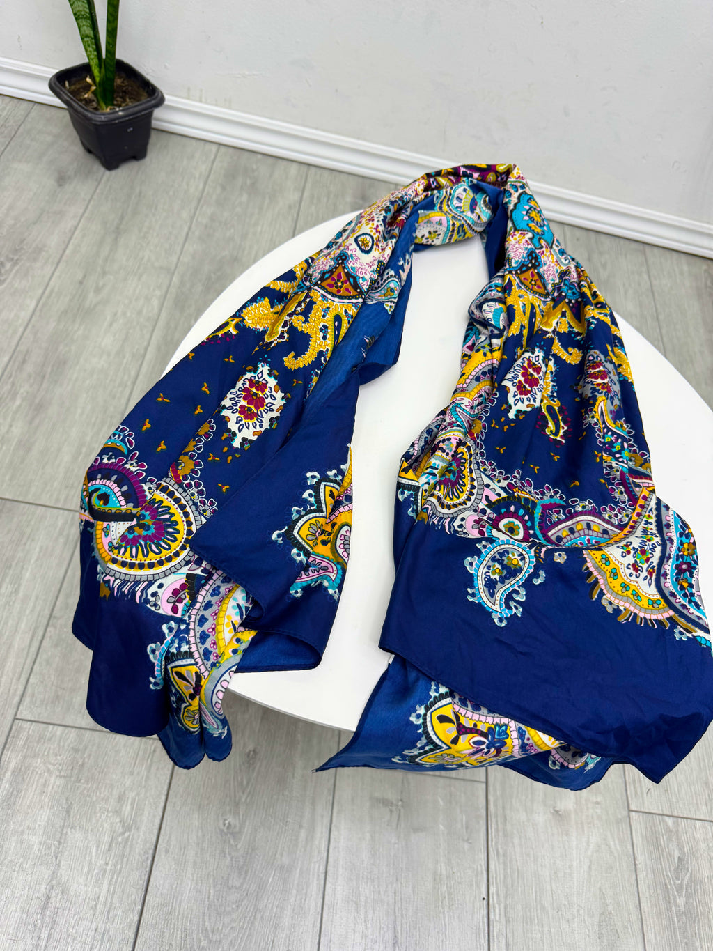 Chalina azul con colores