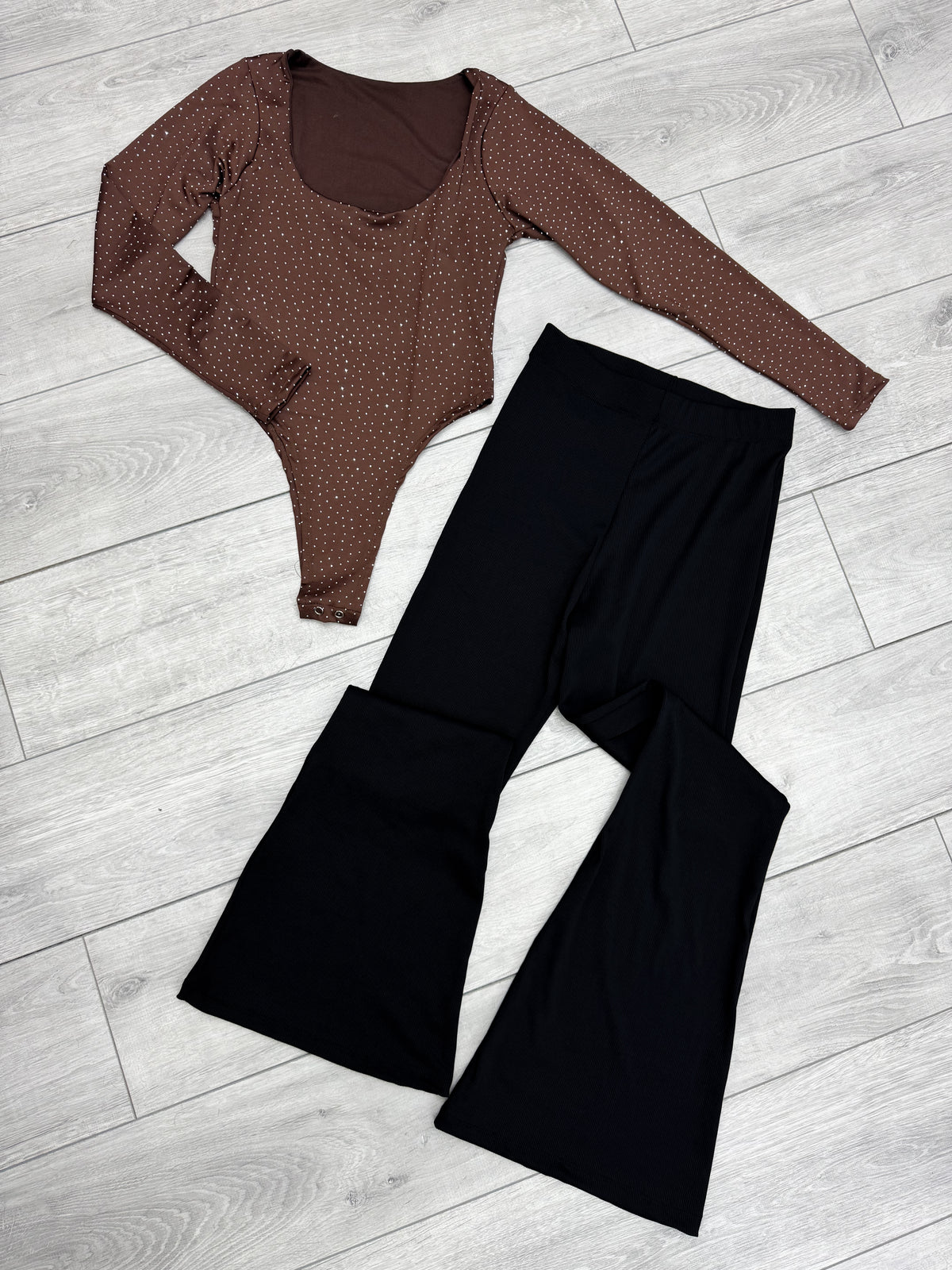 NUEVO conjunto Body brillos + pantalón negro ancho
