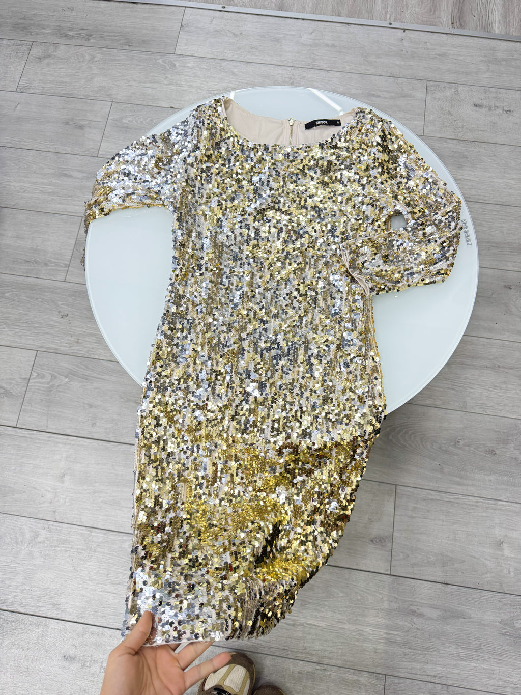 Vestido de lentejuelas manga larga beige