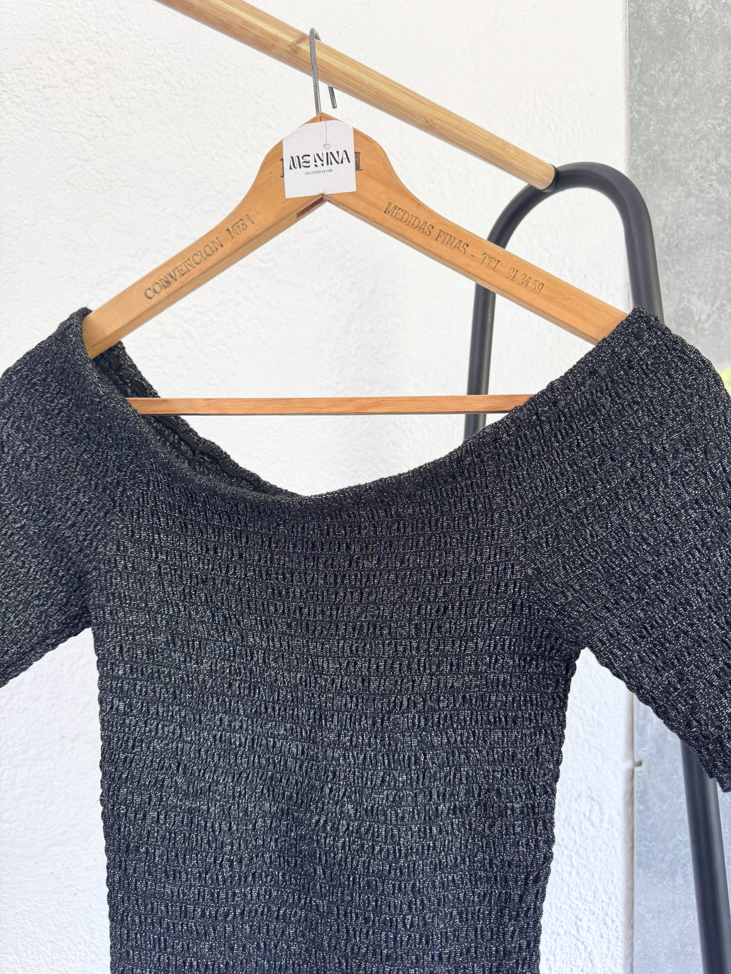 Top gris oscuro brilloso