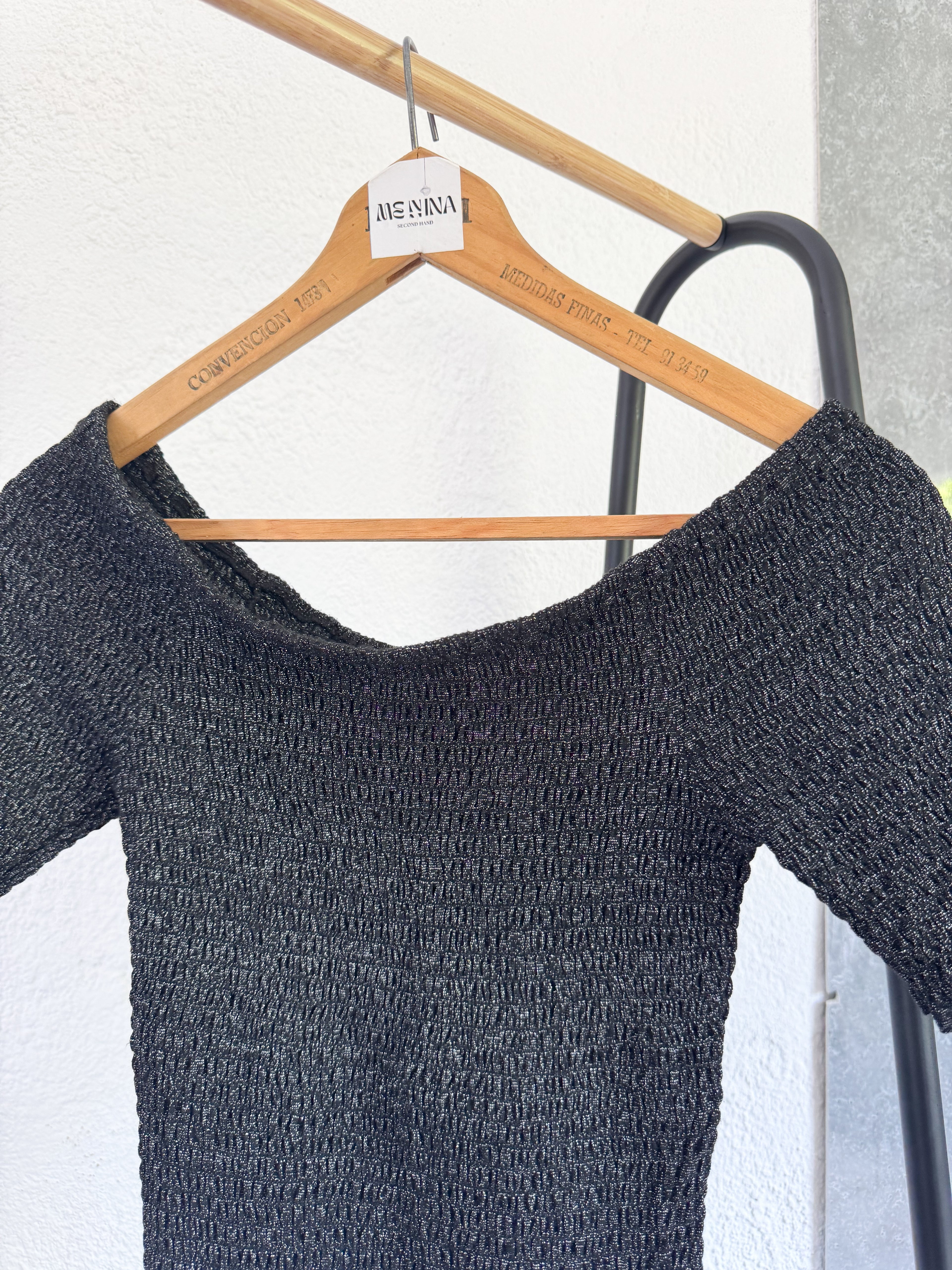 Top gris oscuro brilloso