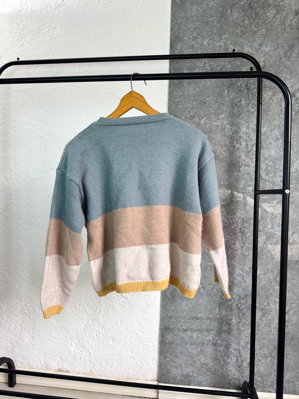 Buzo celeste y beige