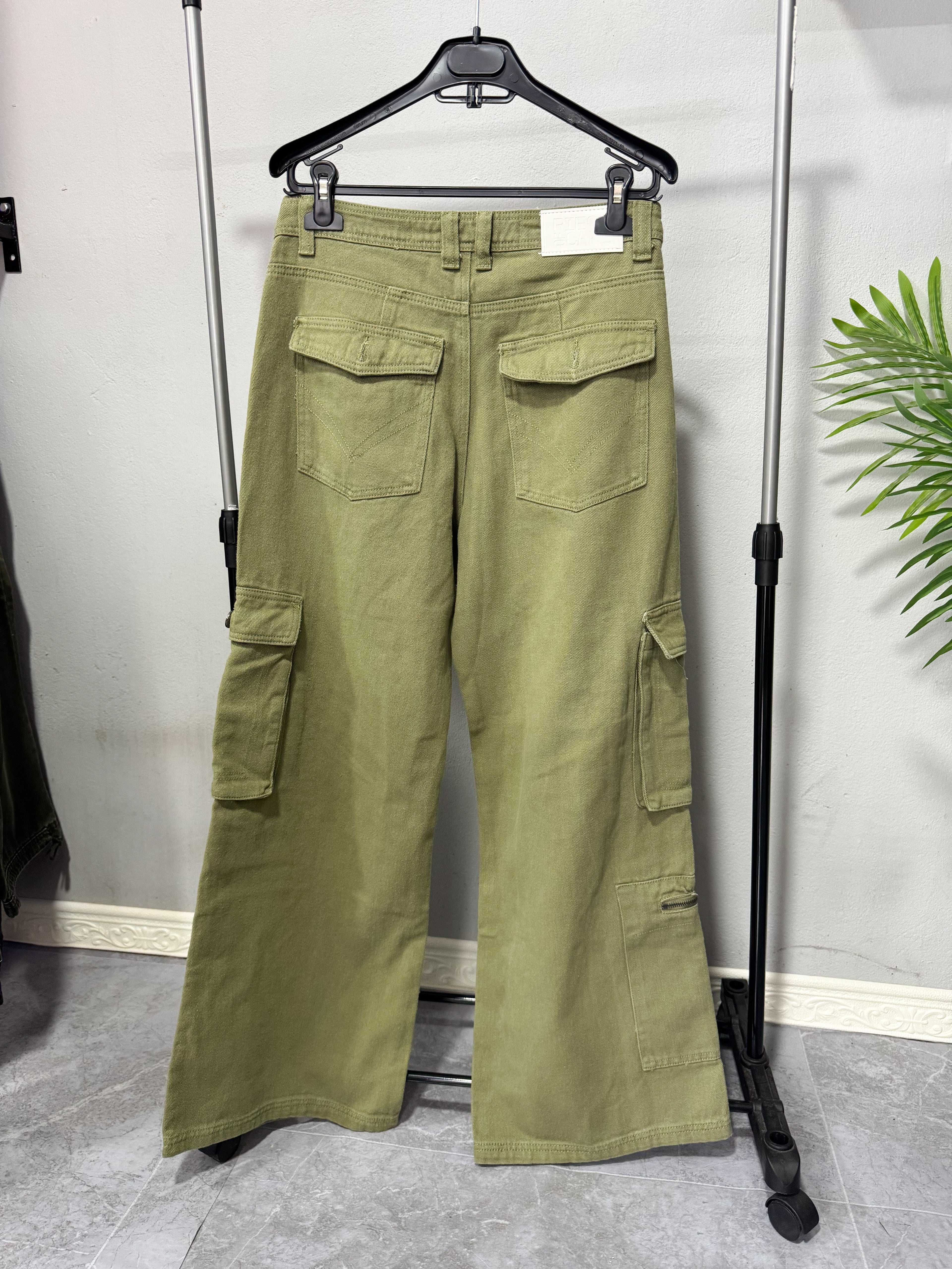 Pantalón cargo NUEVO verde