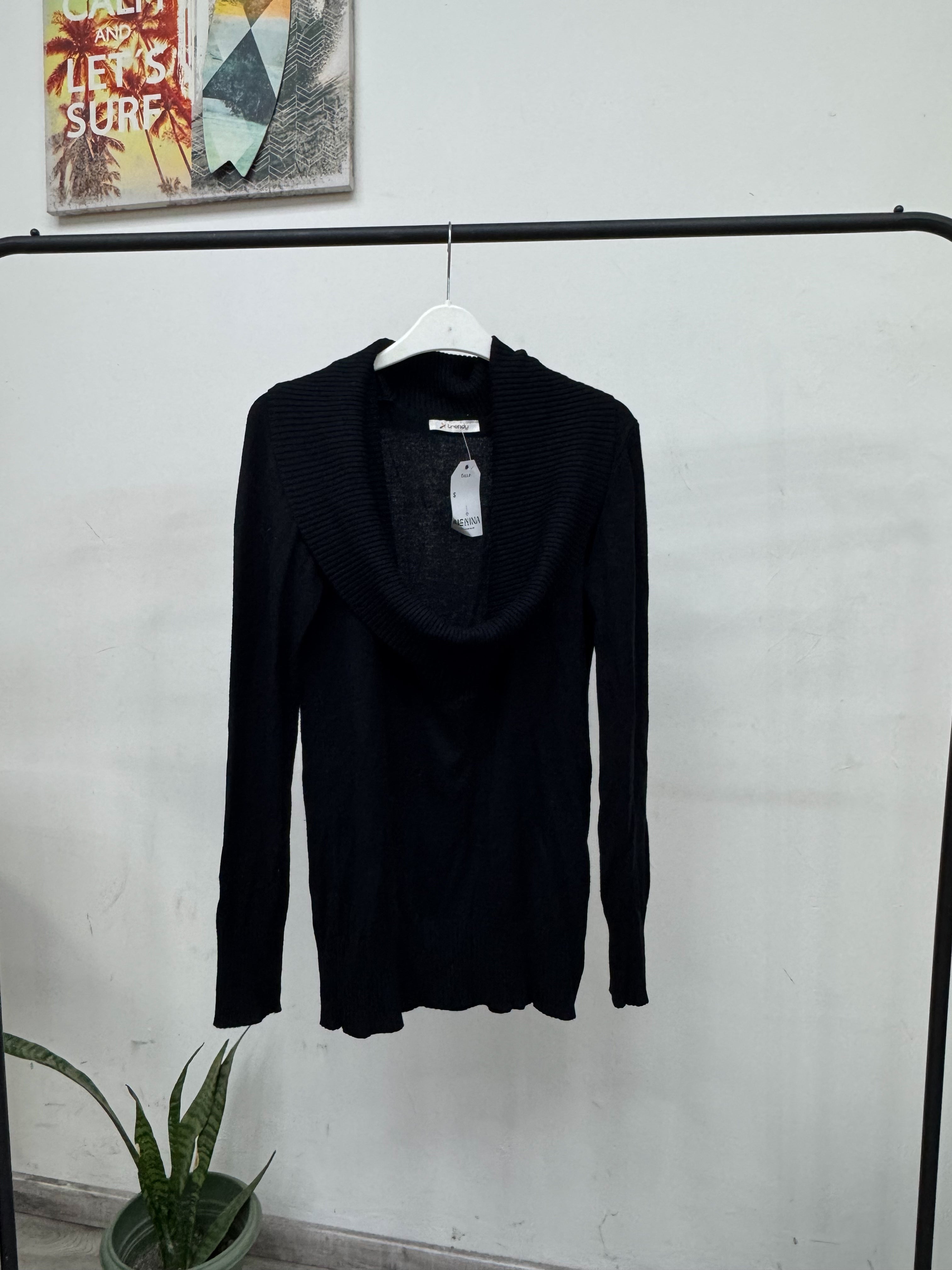 Buzo de hilo con cuello caído