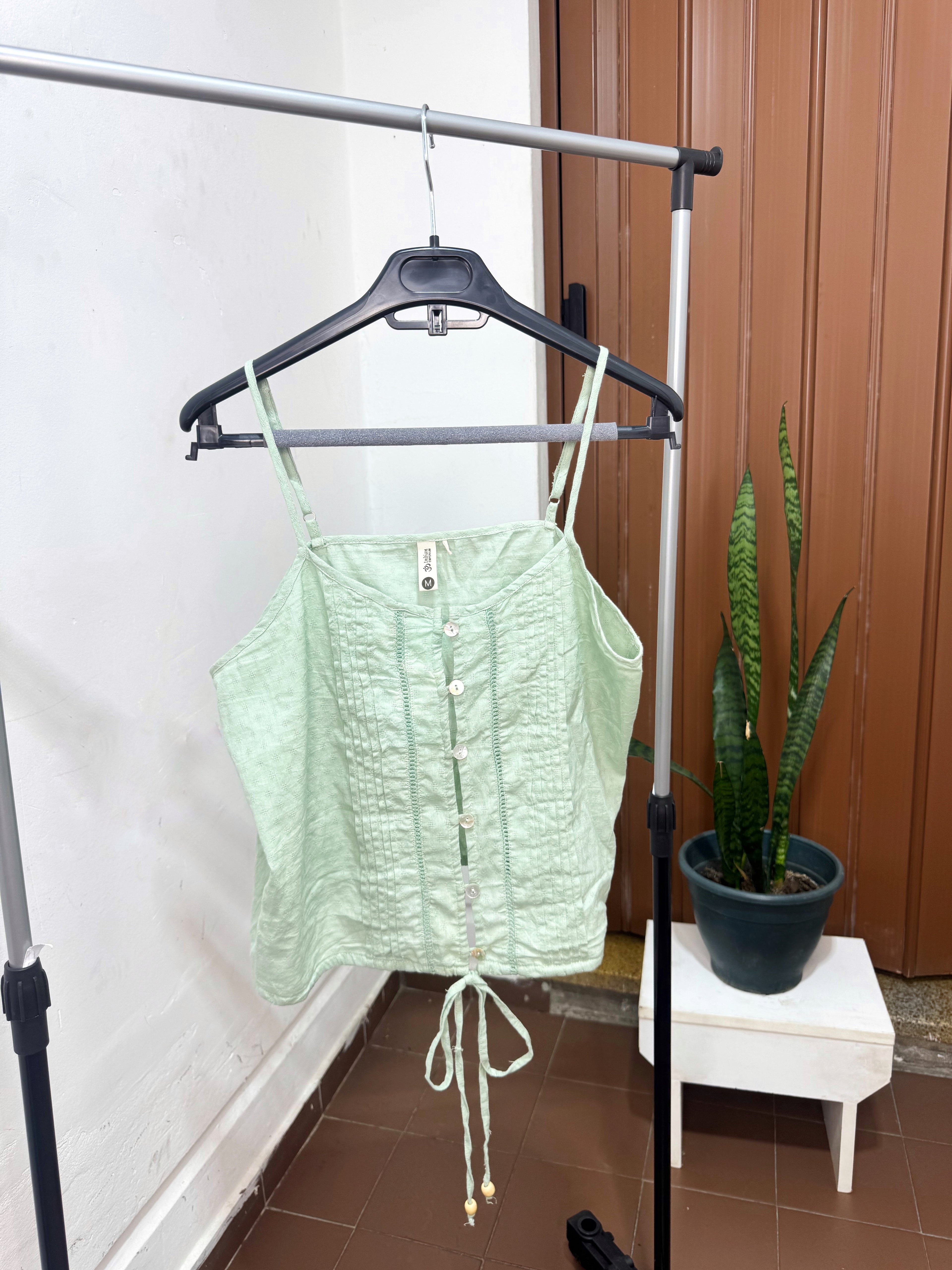 Musculosa verde pastel Broderie