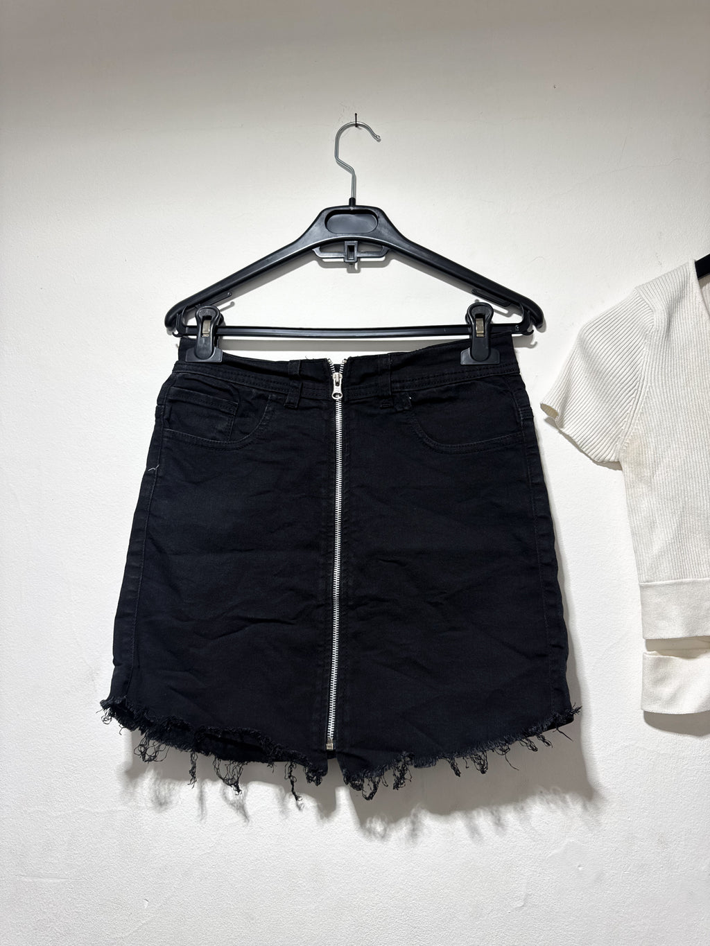 Pollera mini negra con cierre