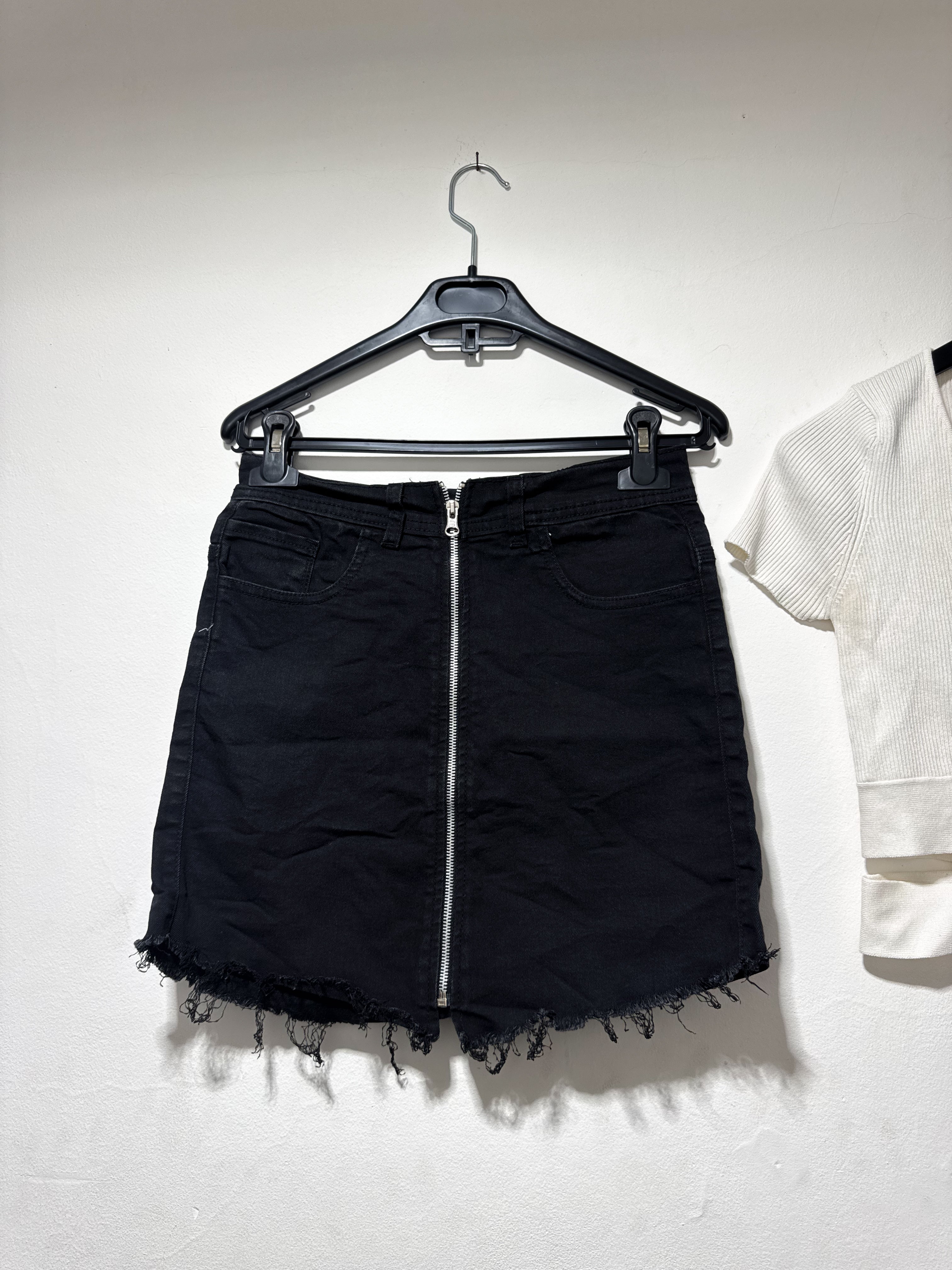 Pollera mini negra con cierre