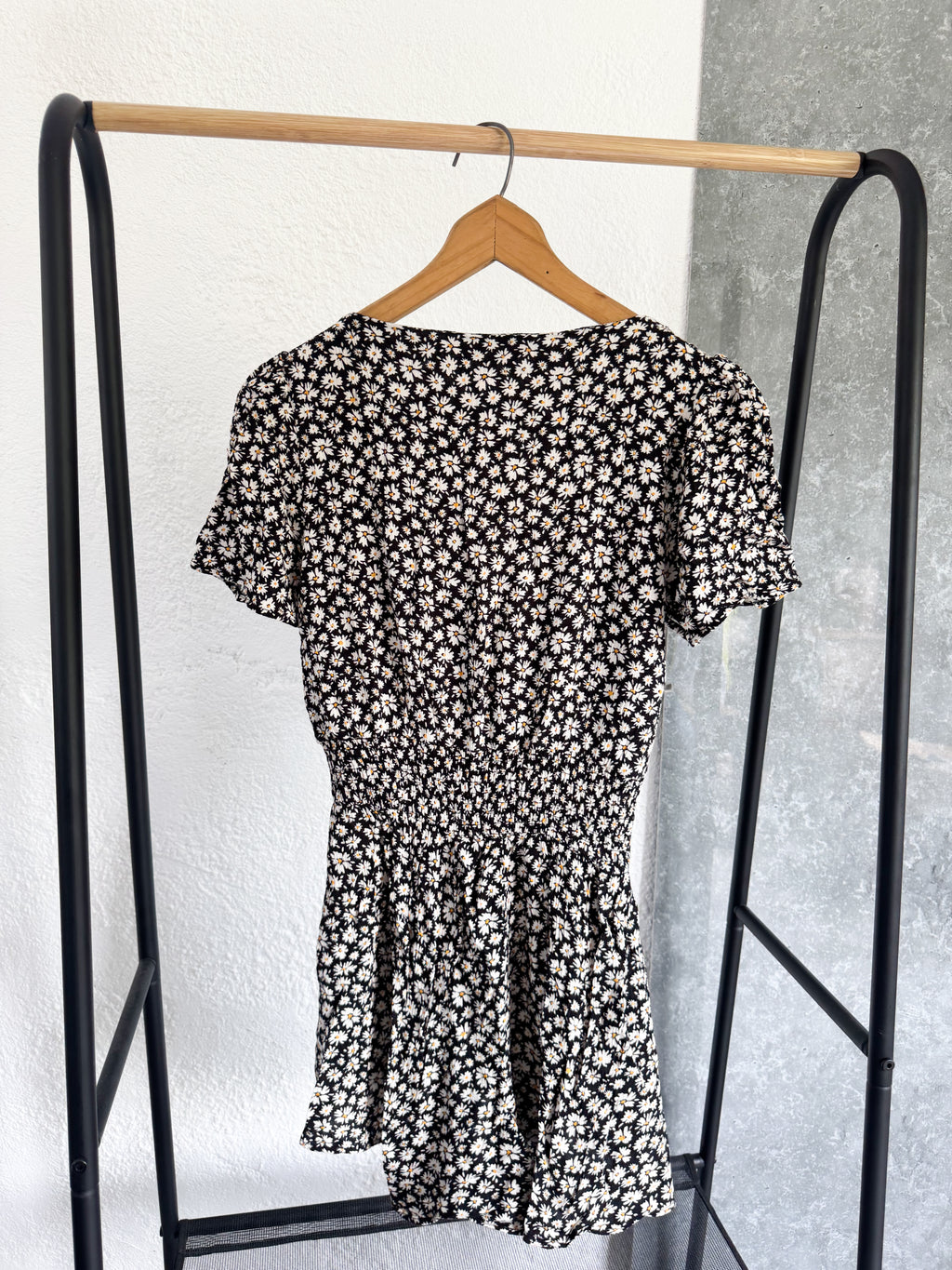 Monito negro floreado Bershka