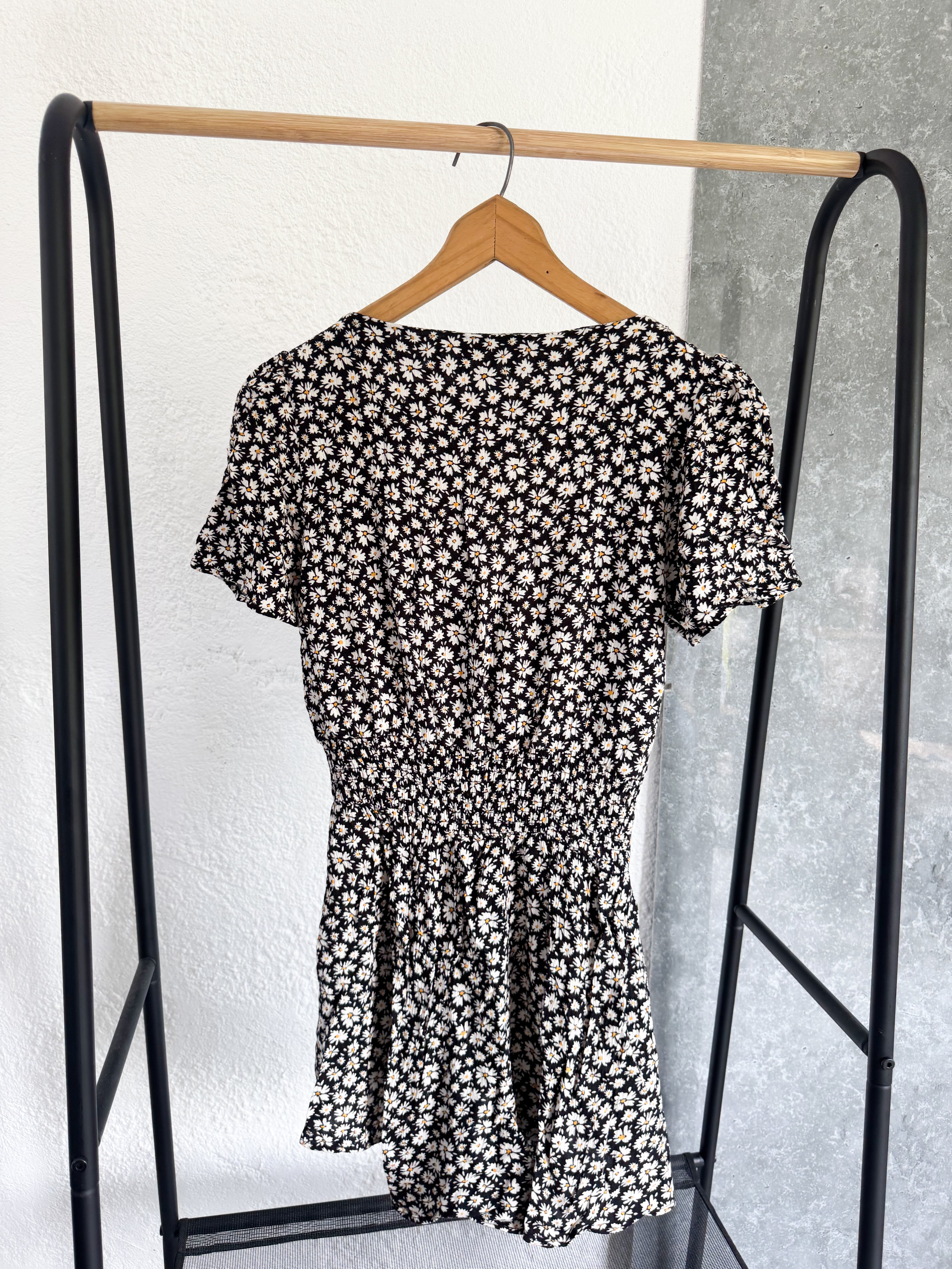 Monito negro floreado Bershka