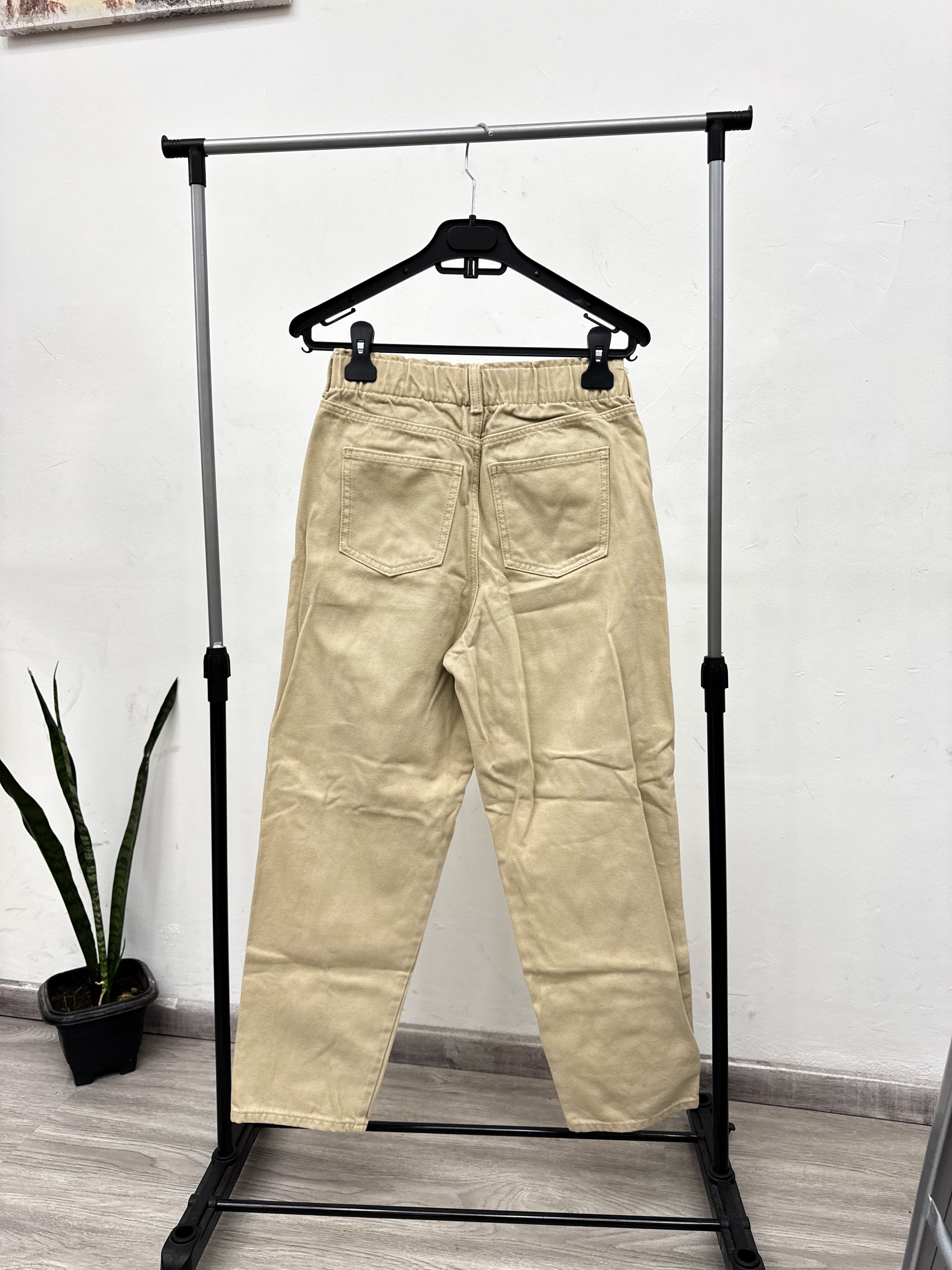 Pantalón color crema