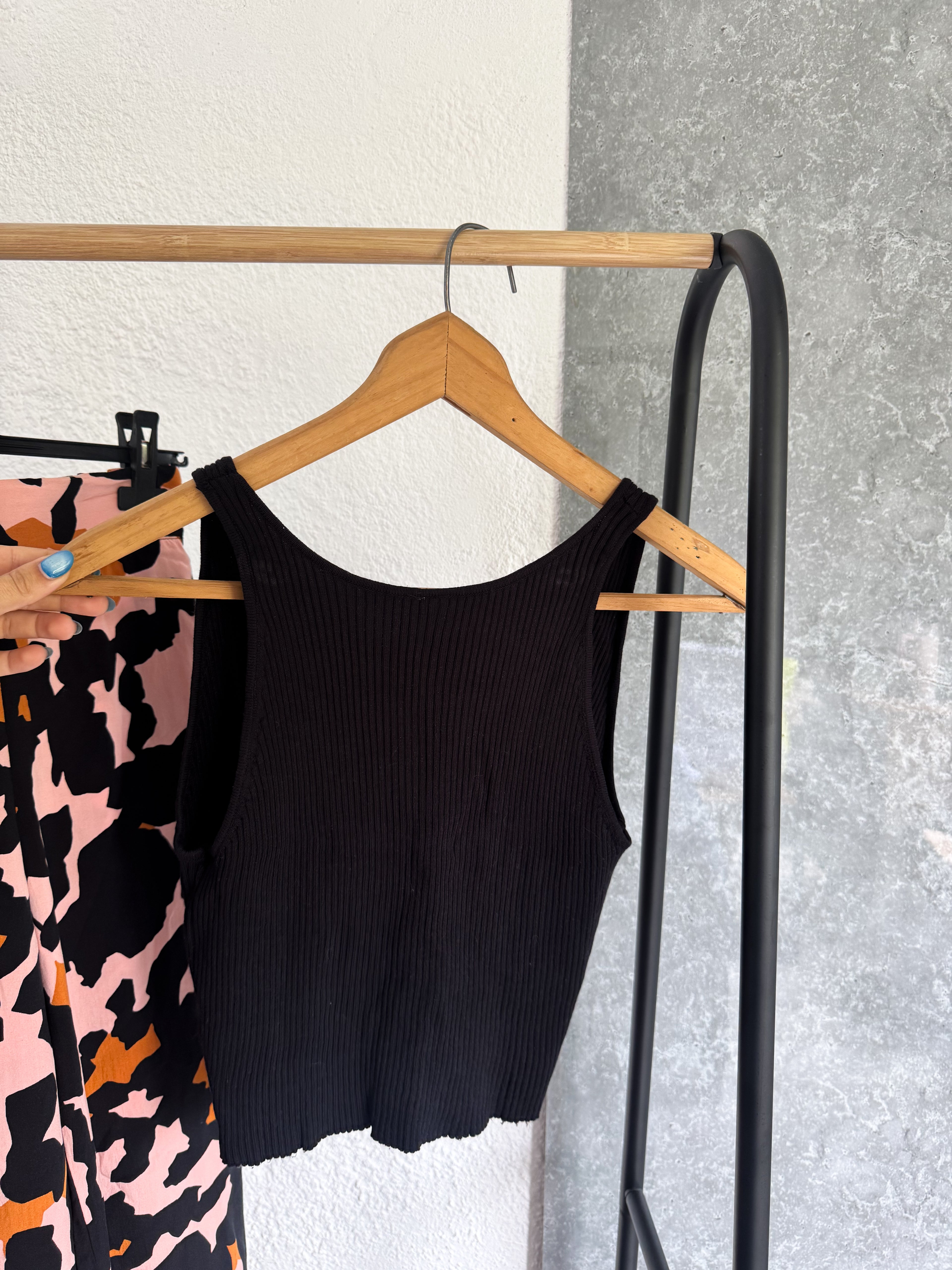 Top negro de hilo Indian