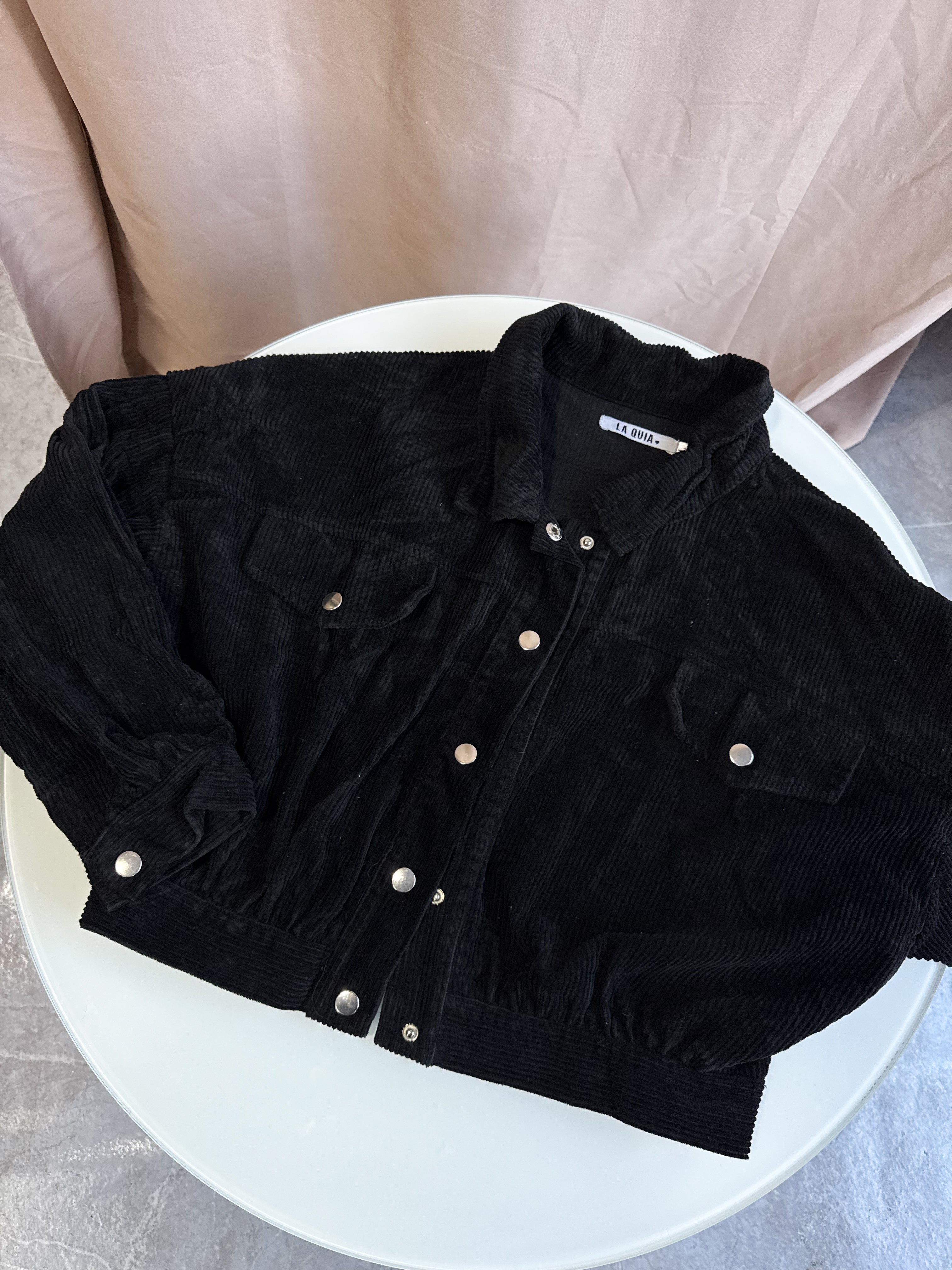 Chaqueta de pana negra
