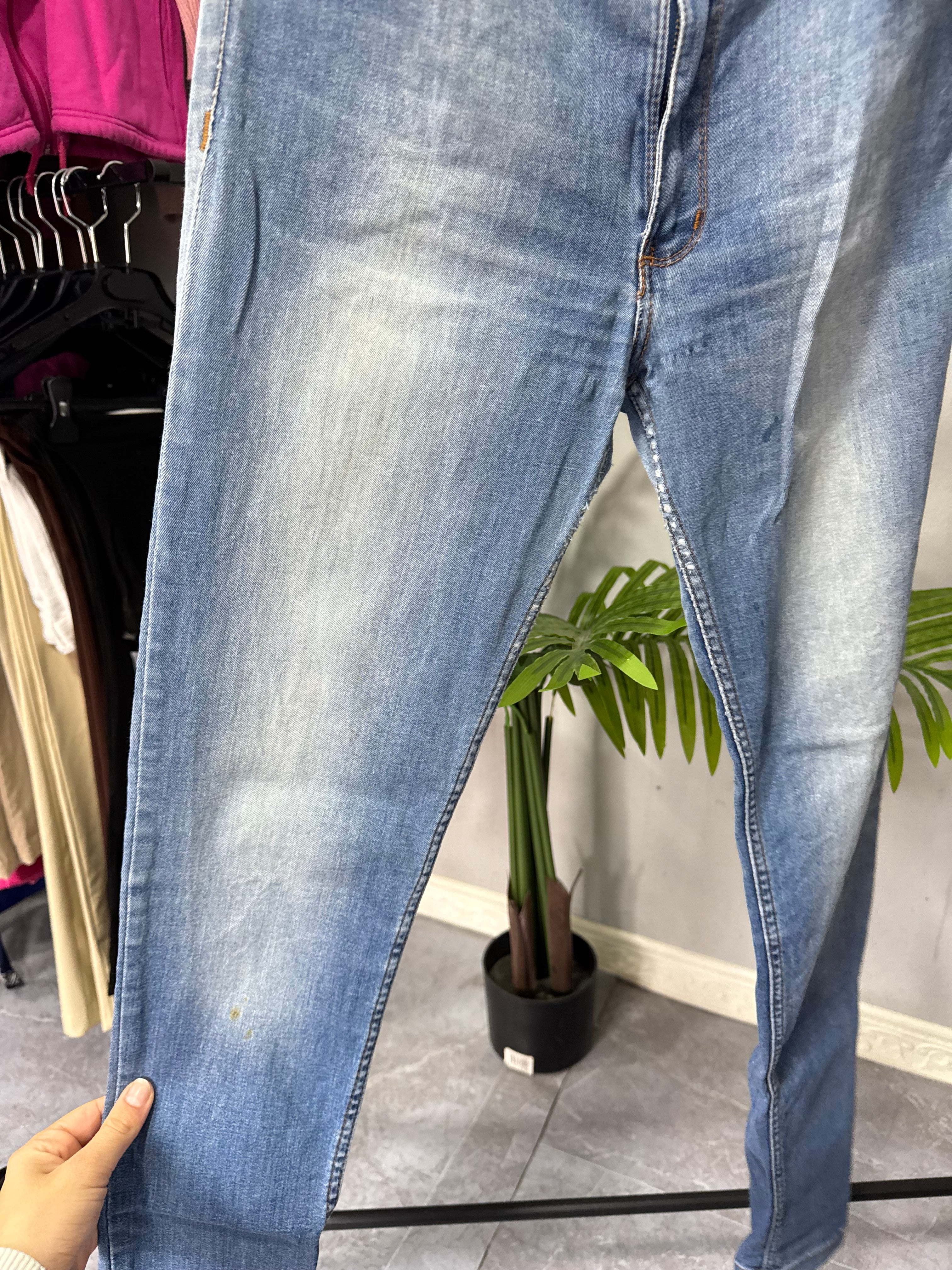 Jean al cuerpo *con detalles