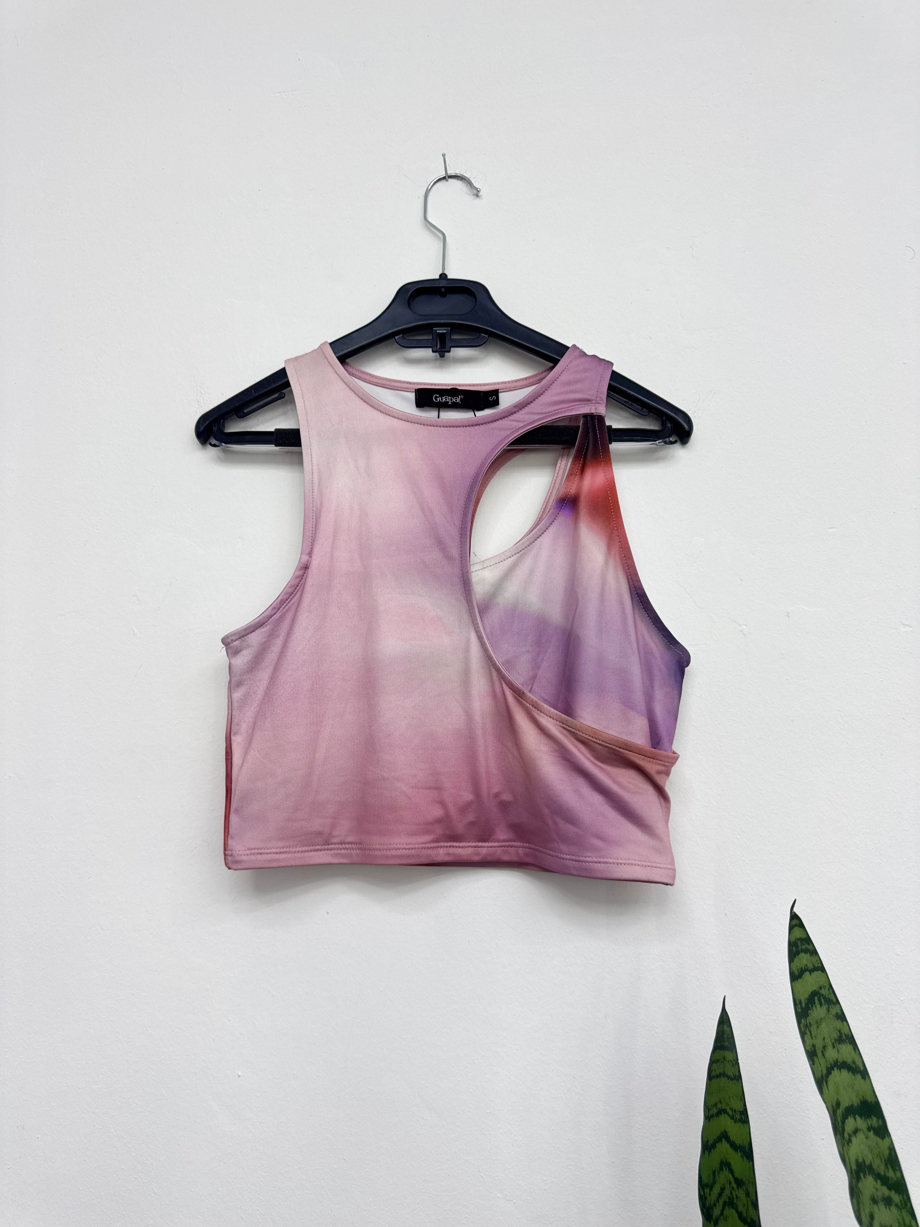 Top asimétrico de colores