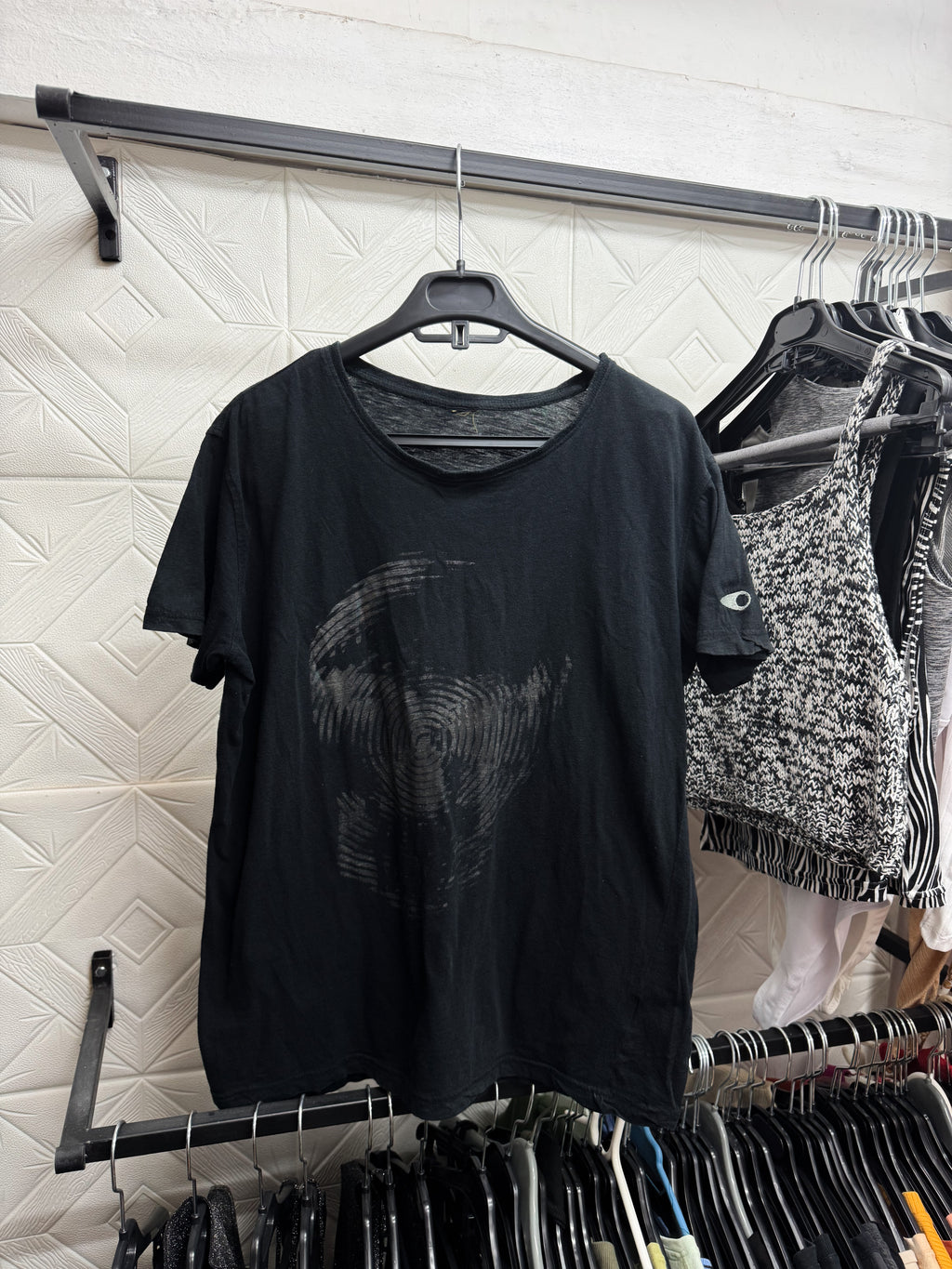 Remera negra manga corta