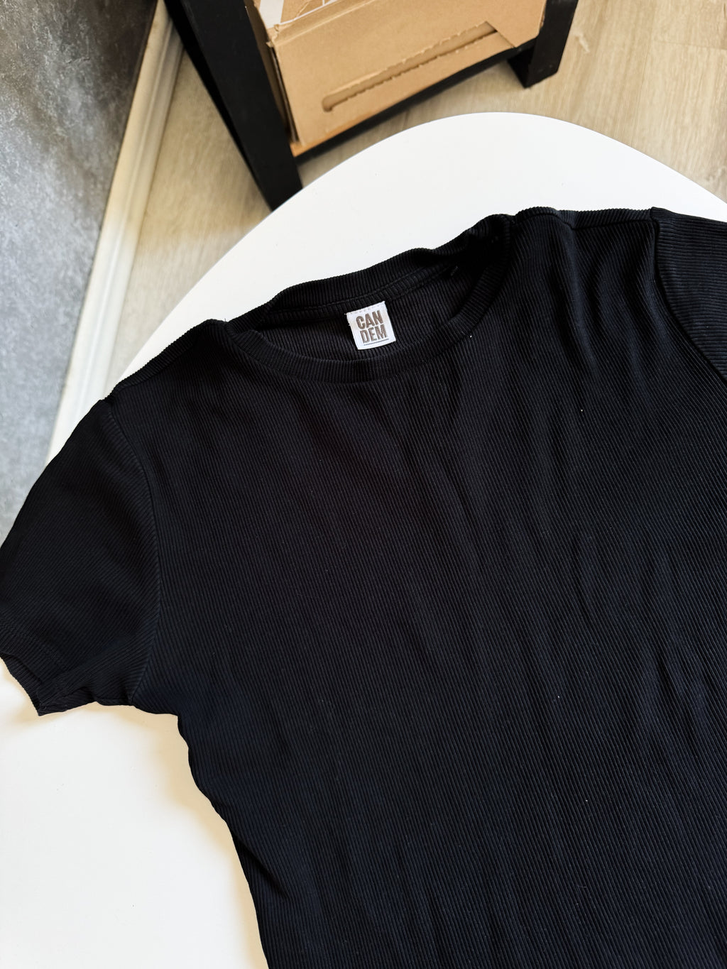 Remera negra básica