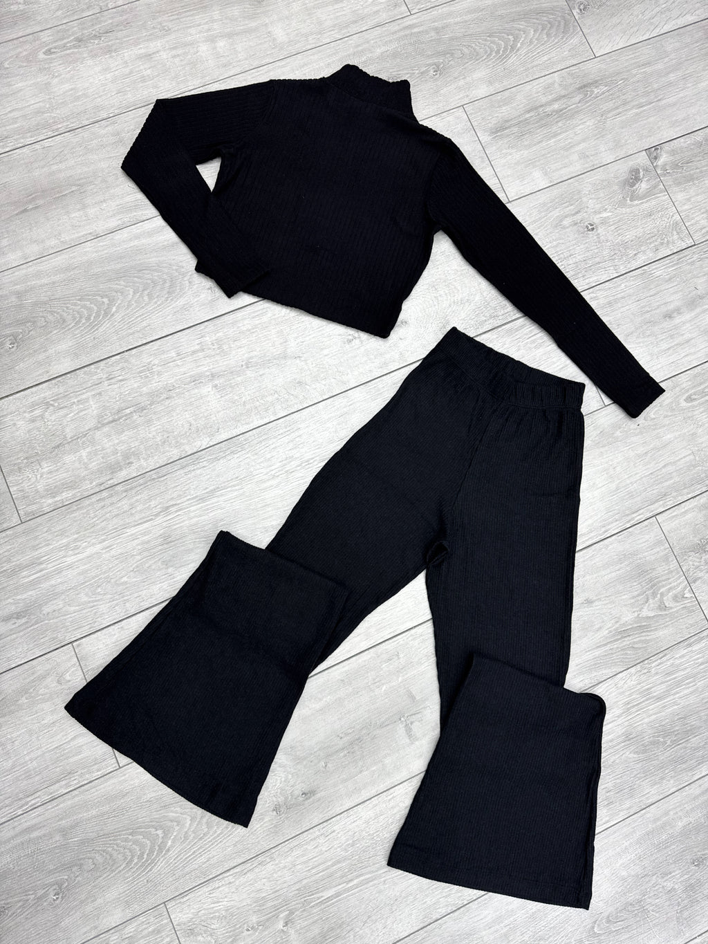 NUEVO Conjunto pantalón ancho + polerita negra lanilla