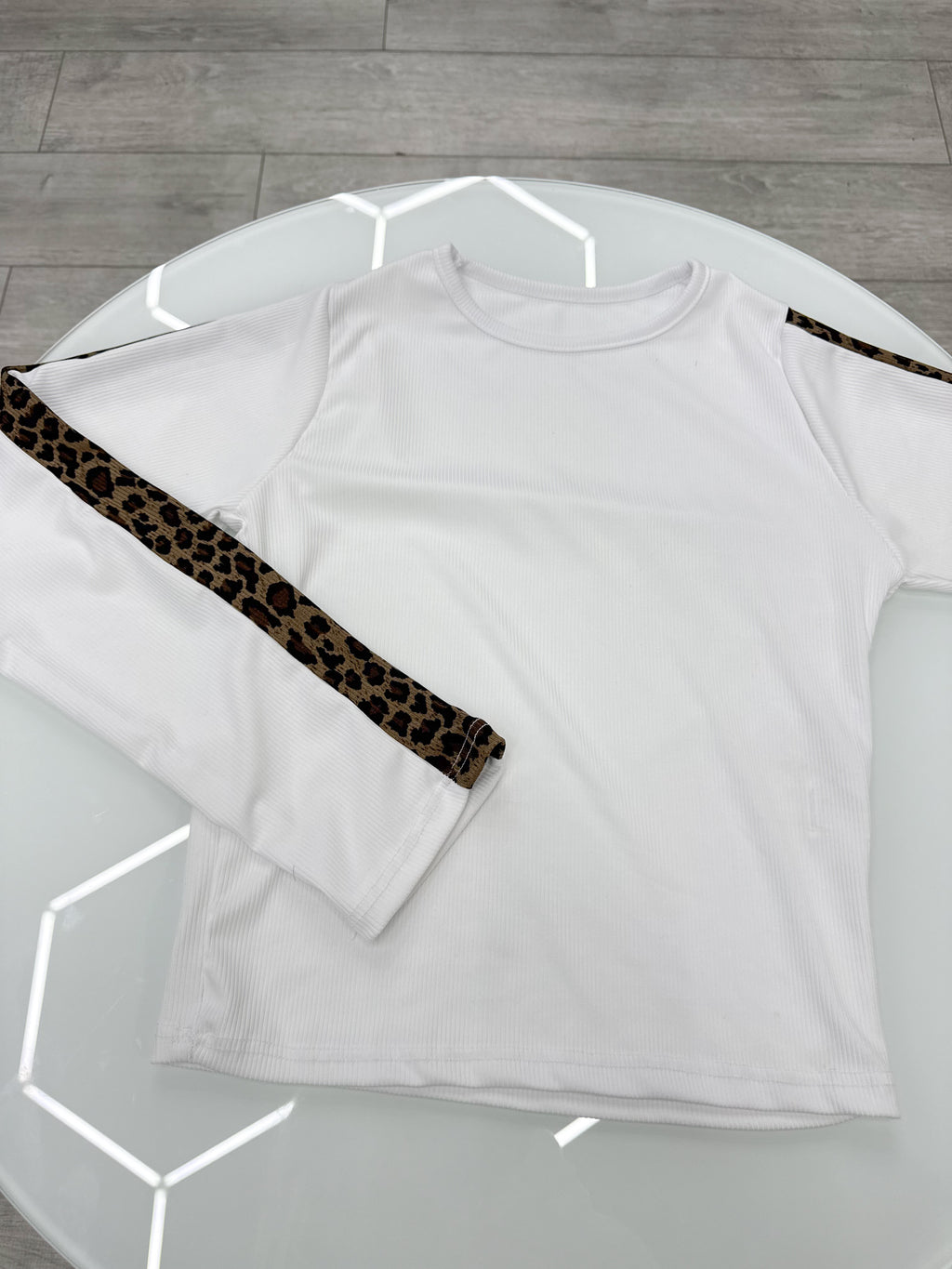 Remera básica blanca y print talle S/M