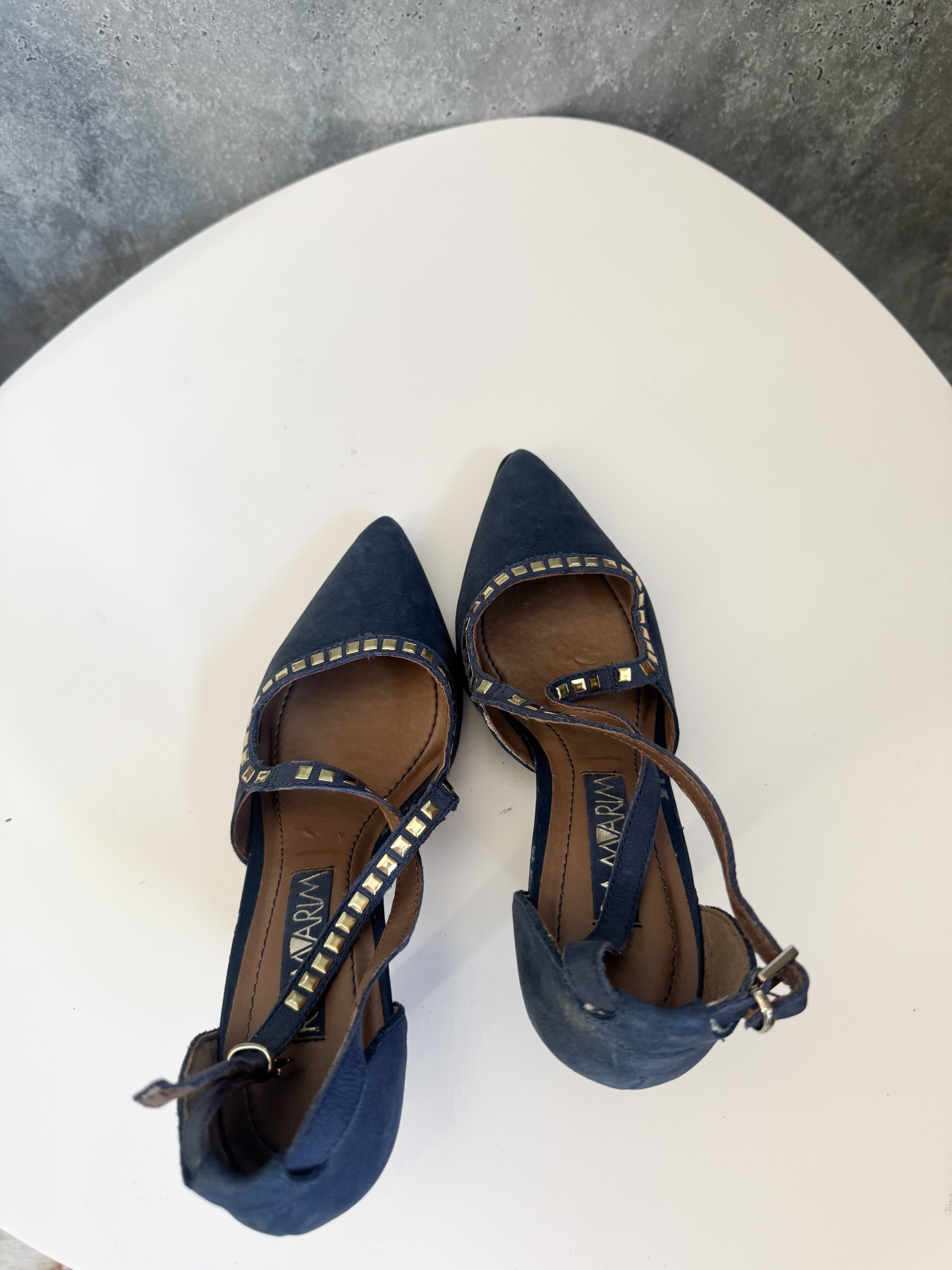 Tacos sandalias nuevas azules de gamuza con tachas