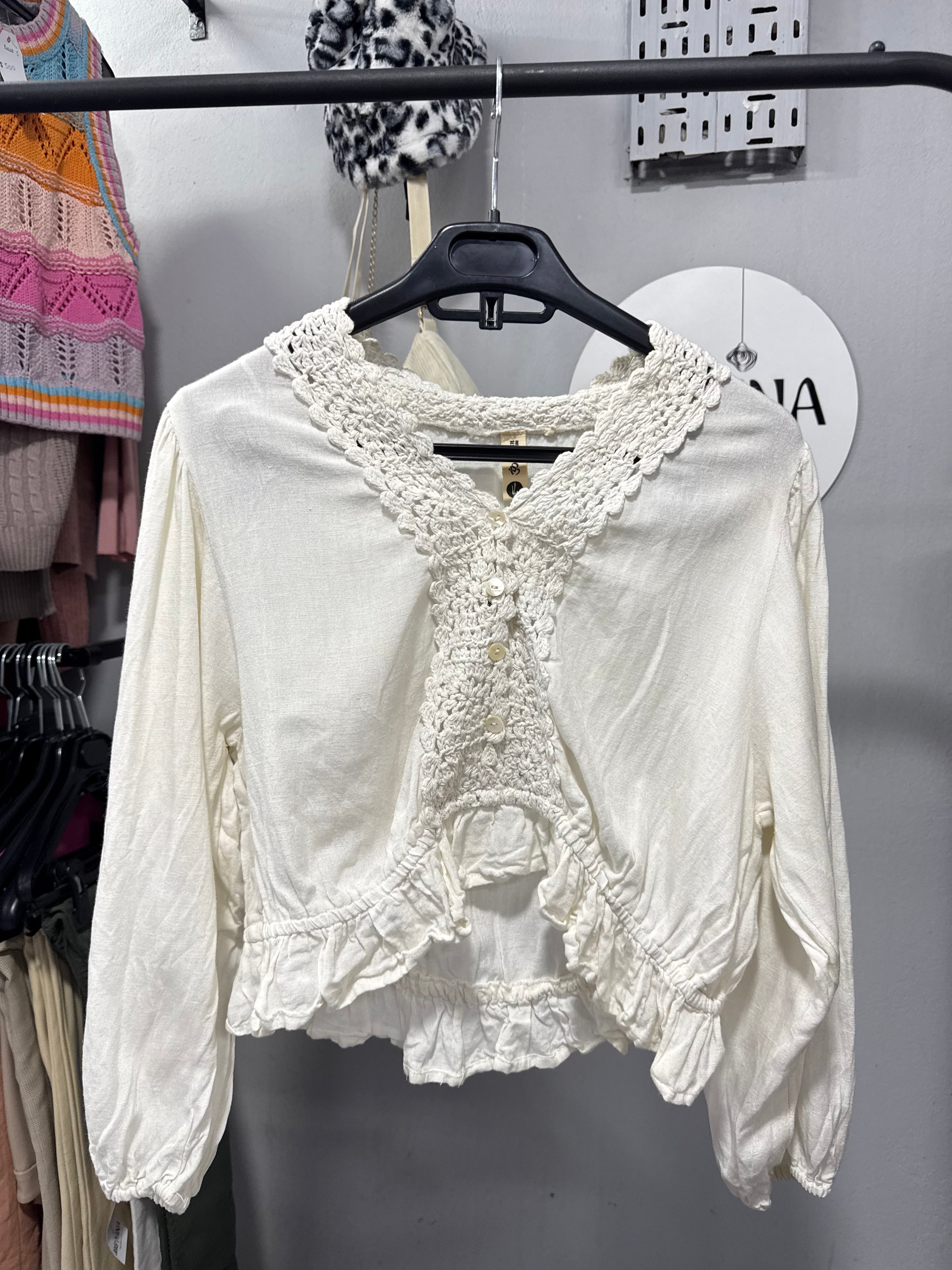 Blusa beige tipo lino