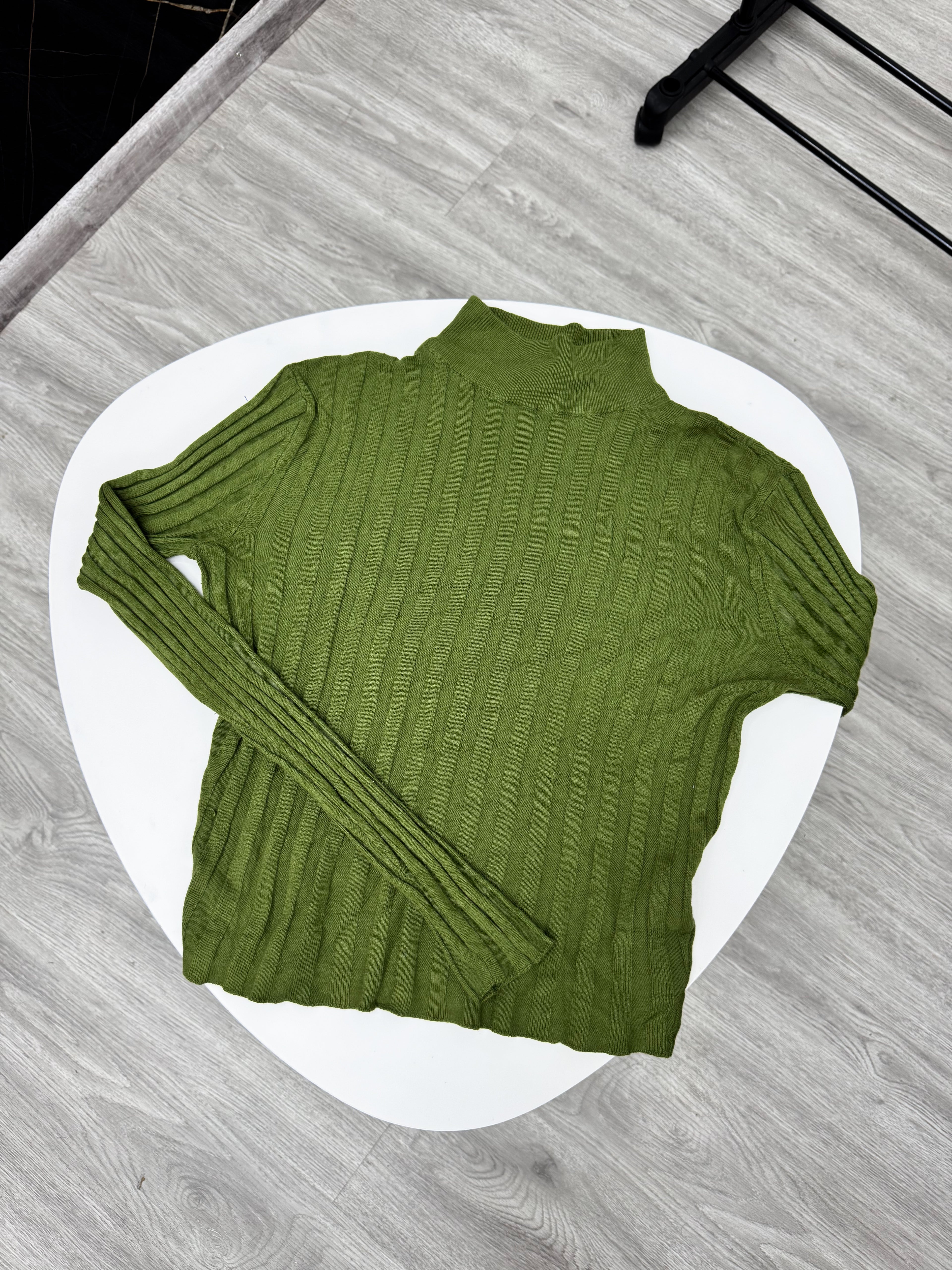 Buzo verde de hilo