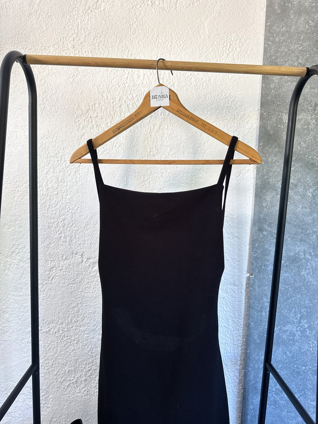 Vestido negro espalda abierta