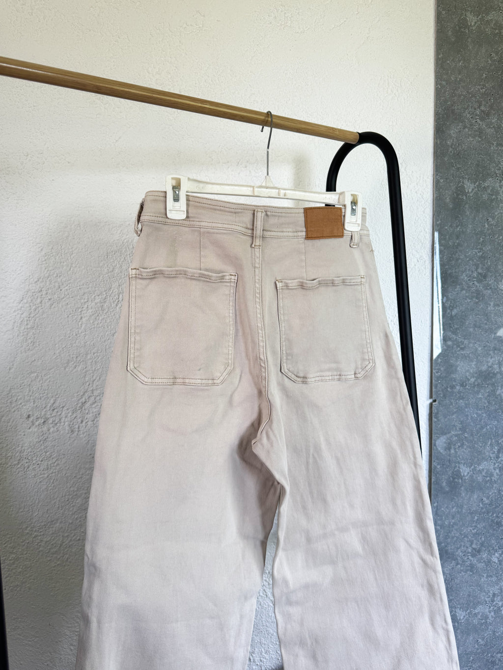 Pantalón beige BAS