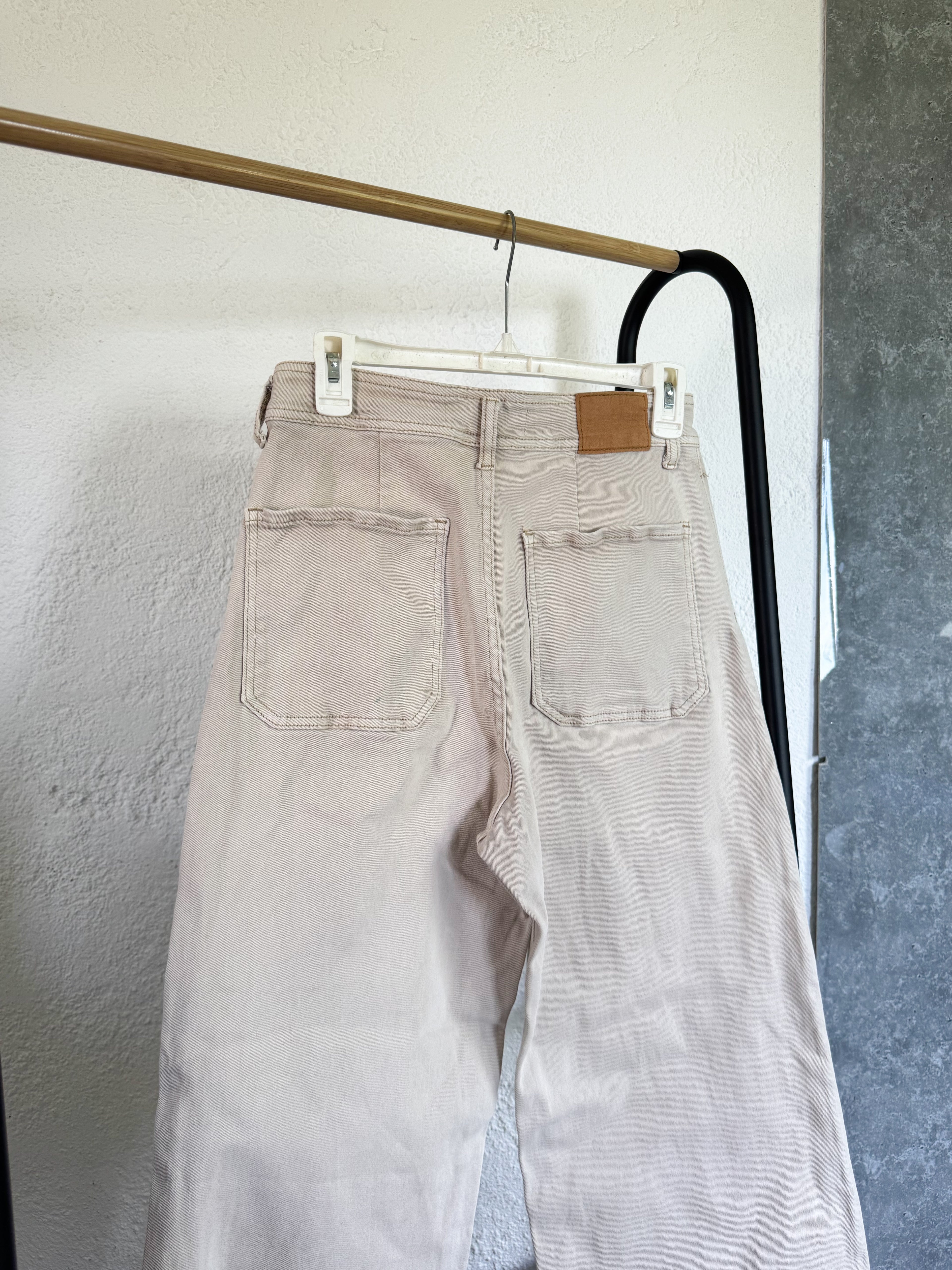Pantalón beige BAS