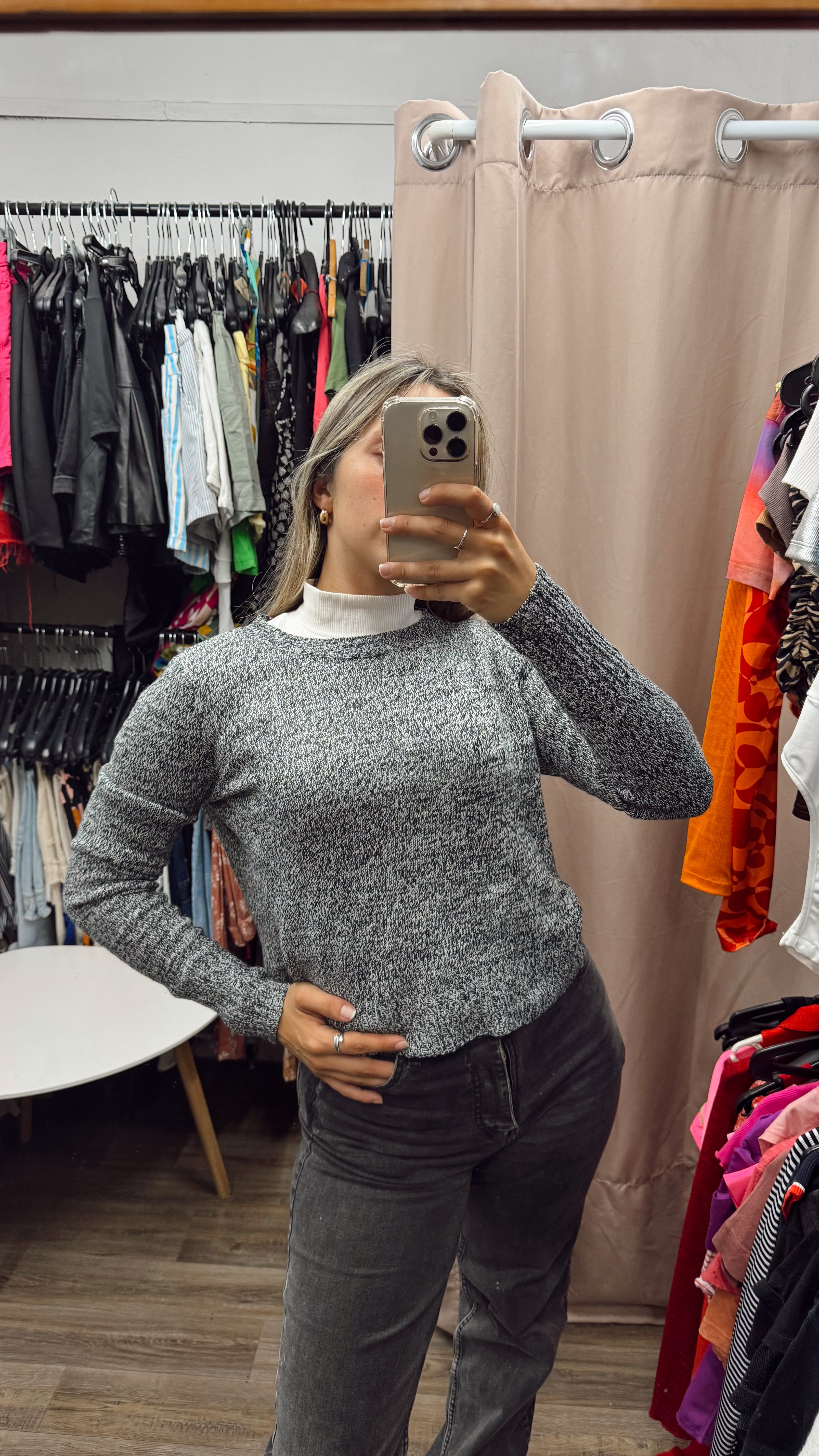 Buzo gris de hilo