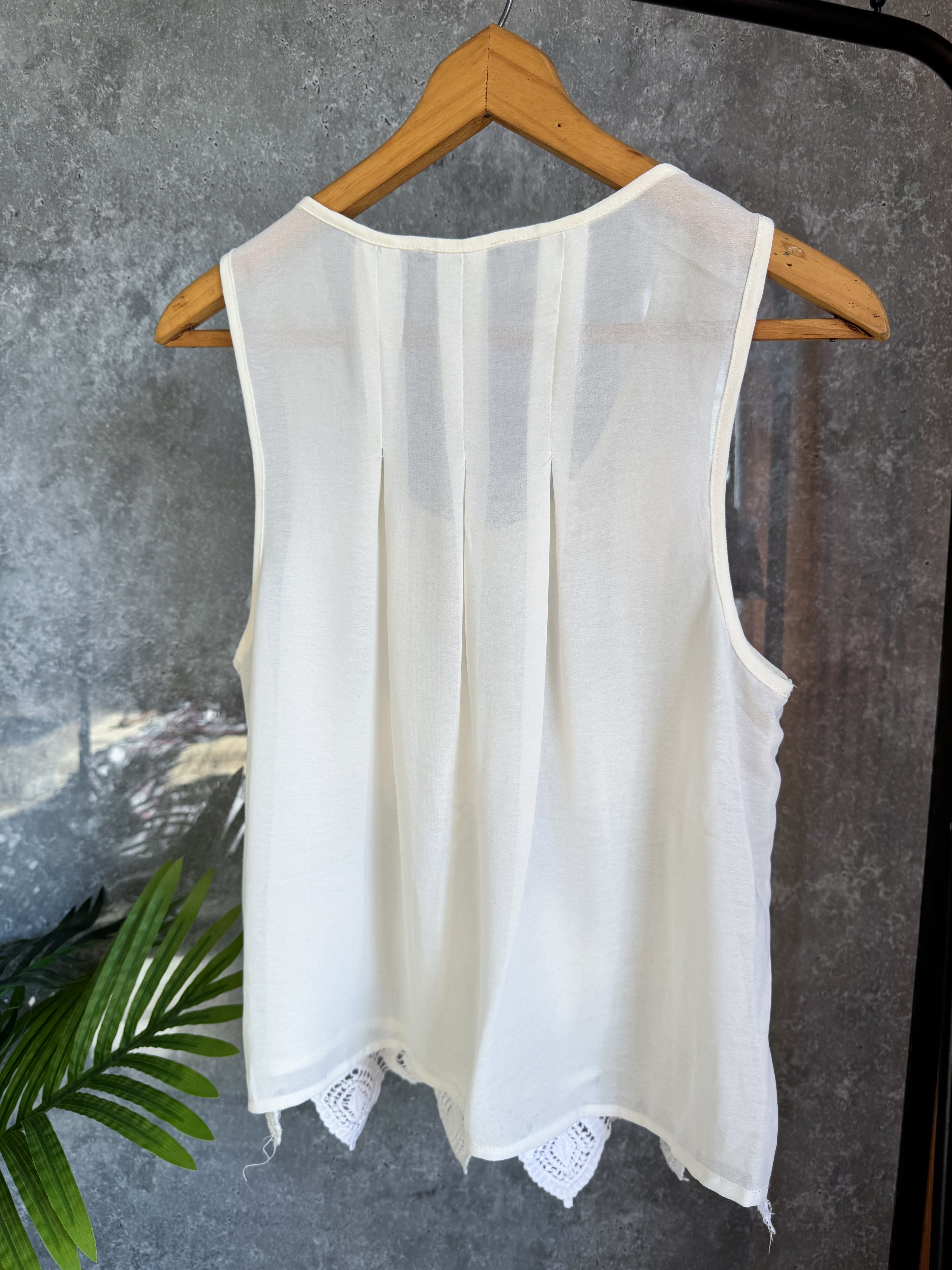 Musculosa blanca de gasa