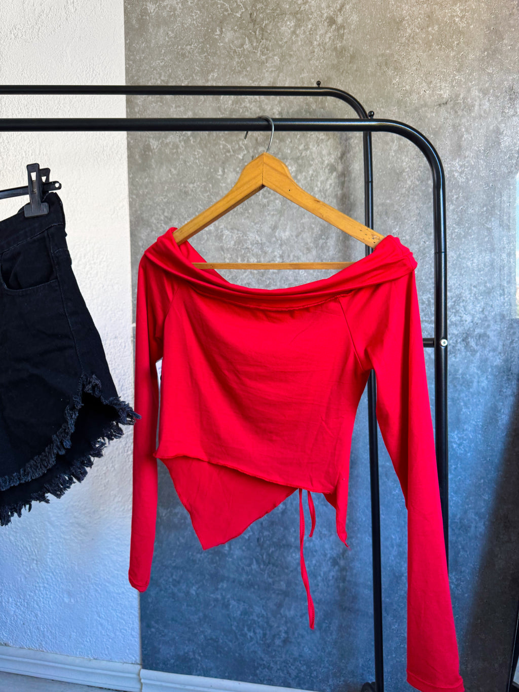 Top NUEVO rojo manga larga en pico con frunce