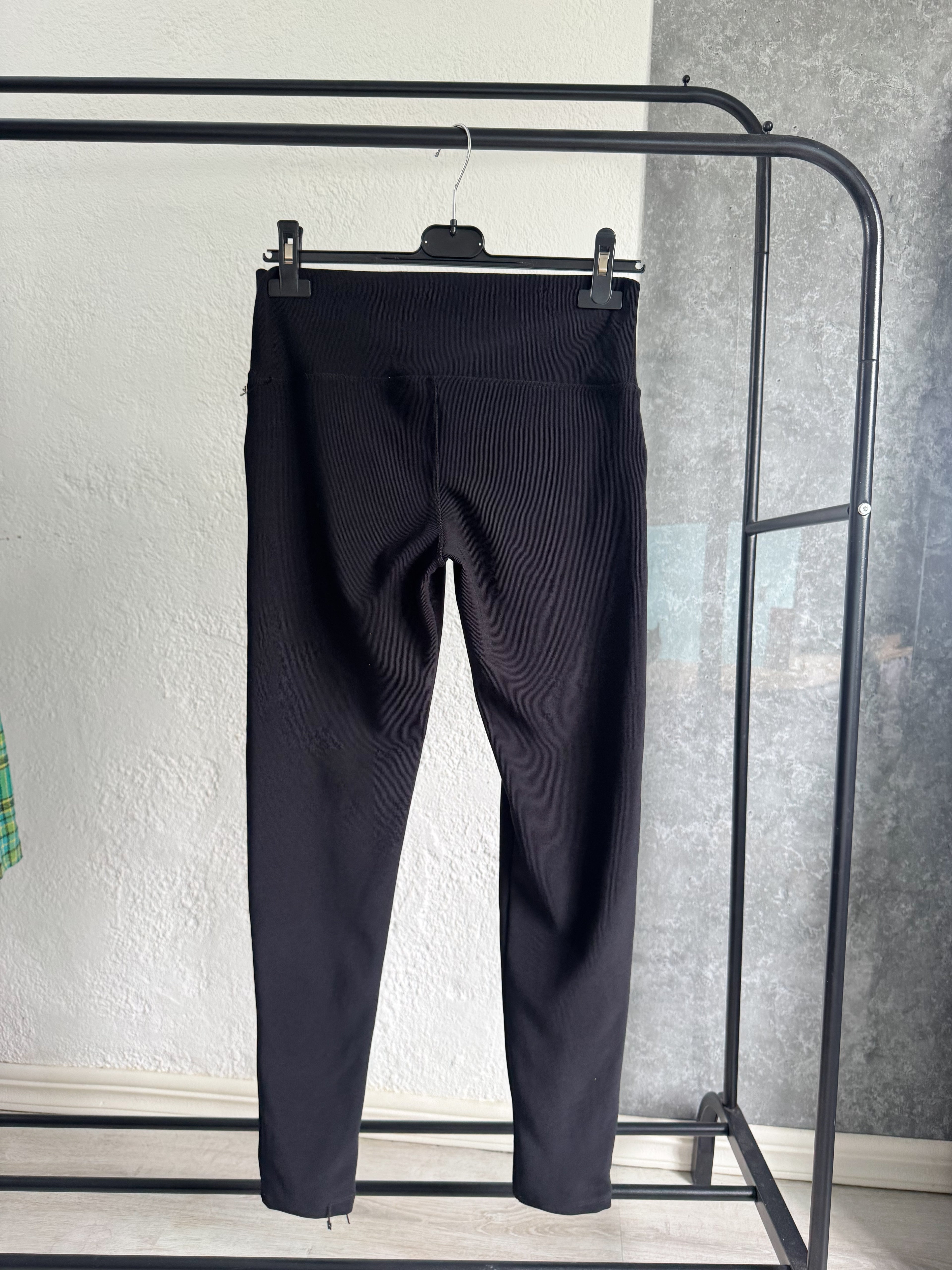 Pantalón negro talle M alicrado