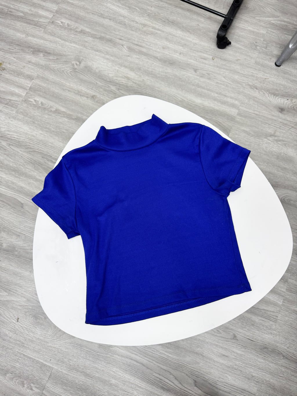 Top azul con cuellito