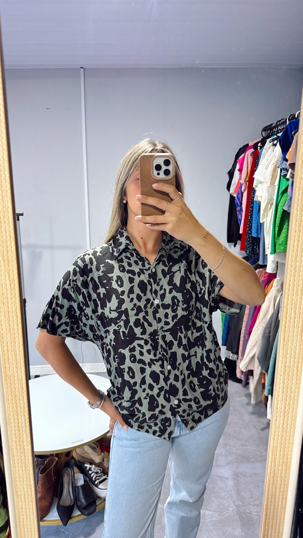 Camisa print verde y negro